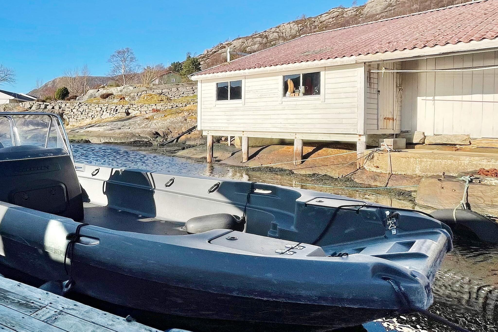 Holiday home close to the sea between fjord and mountains on the beautiful island DalsÃ¸yra. The host has been living here for generations. Perfect for fishing and active family holidays. The holiday home is on one level. Lovely living room with spacious dining table and nice view of the sea. Kitchen. 3 bedrooms, two with 2 single beds and one with a double bed. Bathroom with shower and sink, separate room with WC and sink. The holiday home is surrounded by several holiday homes. Sunny terrace of 18 m2 with garden furniture and barbecue where you can enjoy the sunset. By the shore, there is a quay with a wood-fired hot tub and also a pub run by the hosts. The beach is 150 m away. With a pleasant and active host, everything is in place for an exciting summer. Great area for active families. Here, you can take diving courses and dive for boat wrecks and explore the seabed. Only a few companies offer this type of tourism in Norway. If you want to go fishing, boat rental is possible. Several good fishing spots, this is an Eldorado for anglers, and you don't have to go far before you catch fish. Great mountain hiking to e.g. Svadfjell (878 m) and other mountain peaks. If you are interested in history, visit the Gulating court at Flolid 4 km east of Eivindvi with cultural hiking trails you can follow on mobile phone or iPad. The nearest town is Eivindvik 2 km away with a grocery store and service offers. Bergen, 1 Â½ hours away, is known for its bustling cultural life, shops and restaurants, as well as the famous attractions Bryggen, FlÃ¸yen and Ulriken. Boat rental: Pioner 18 with Suzuki 100 hp Covered fish filleting area with running water and light. 200l freezer.