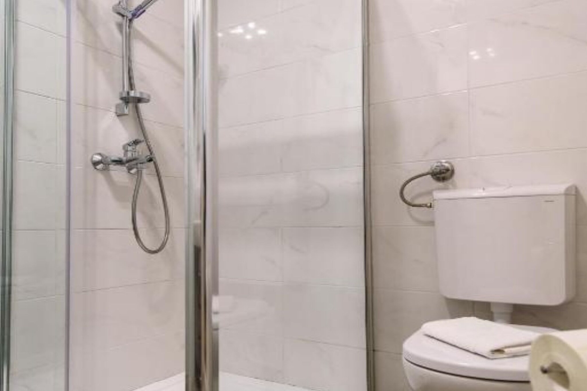 Apartments Luce & Toma - One bedroom Apartment (Luce)-Bathroom