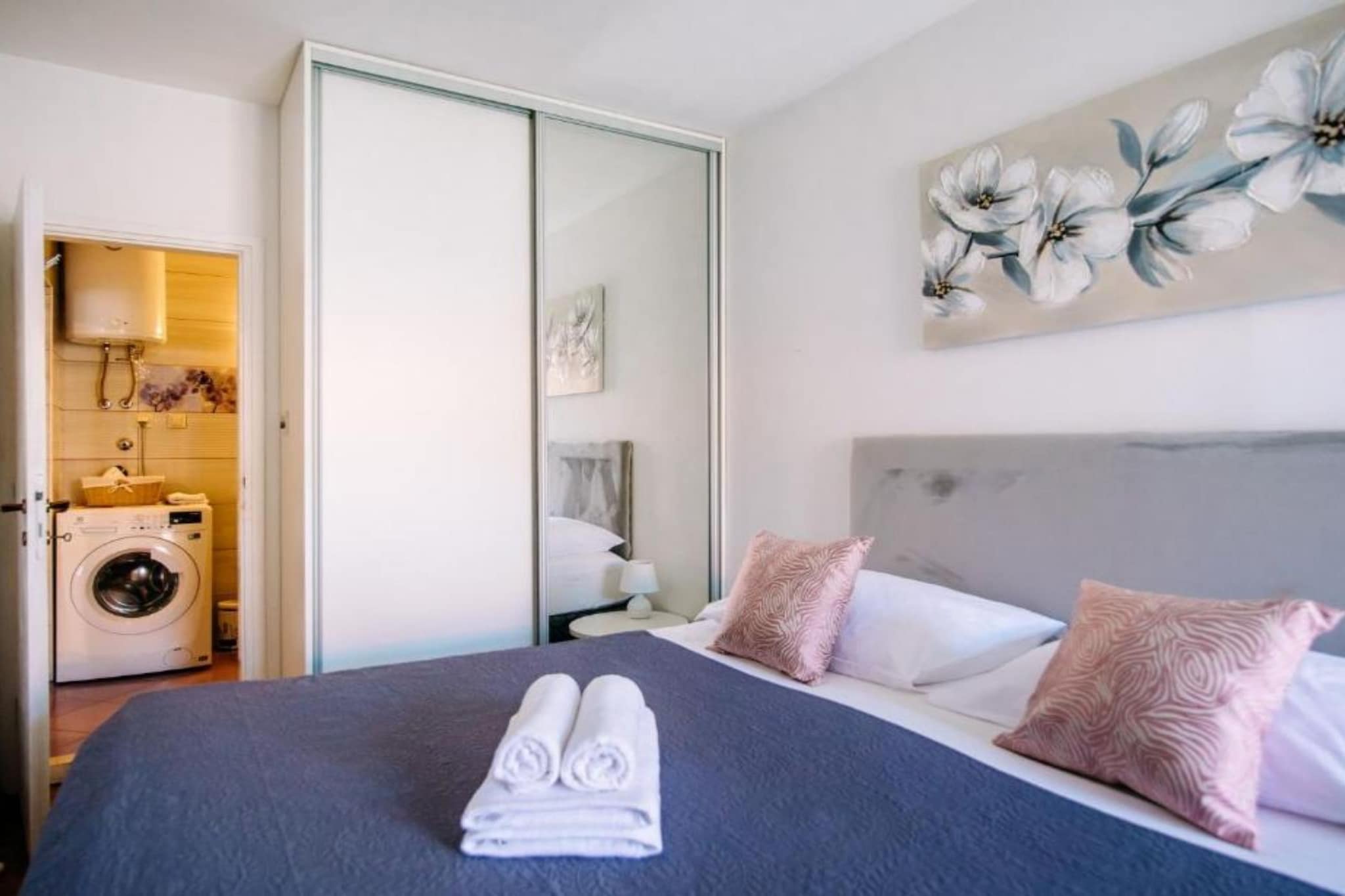 Apartments Luce & Toma - One Bedroom Apartment with Terrace (Toma)-Bedroom