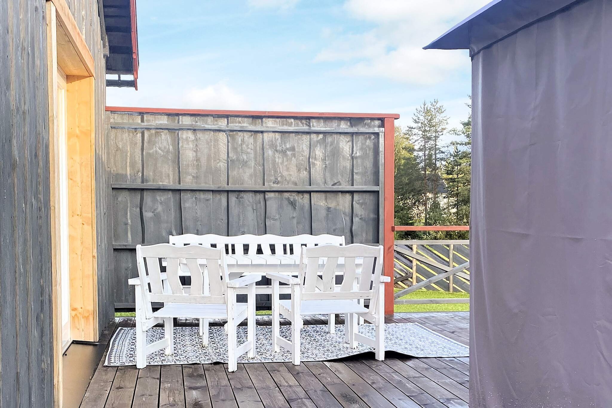 Internet Access DSL, Kitchen(cooker(electric), coffee machine, oven, microwave, dishwasher, fridge-freezer), Living/bed room(single bed, double folding bed, TV), bedroom(2x single bed), bathroom(tumble dryer, washbasin, shower, toilet, washing machine), heating(electric), terrace, garden furniture, parking