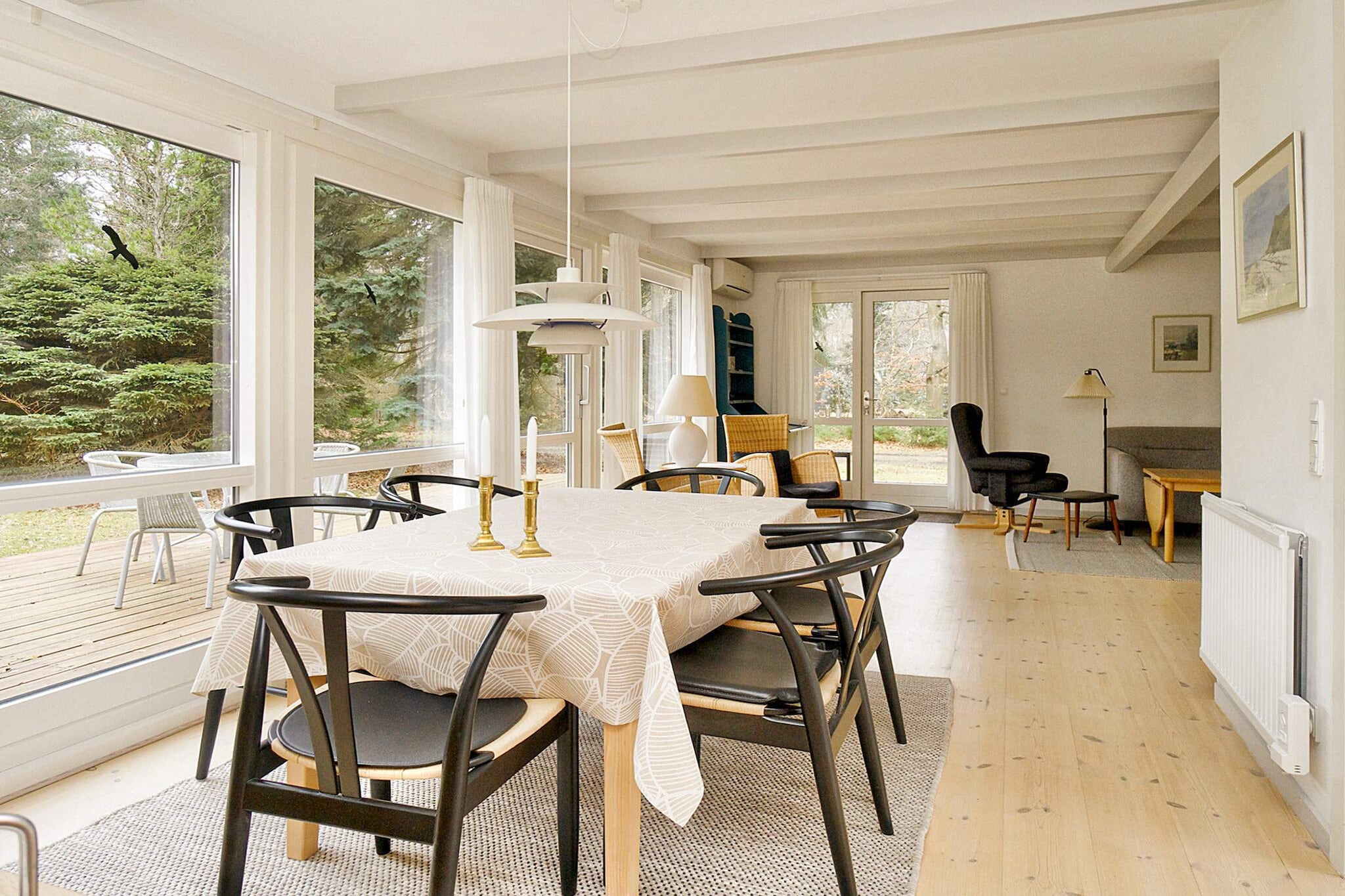 Annex: (double bed)\n\nKitchen(coffee machine, oven, dishwasher, fridge-freezer), Living/bed room(TV, chromecast), bedroom(double bed), bedroom(2x single bed), bathroom(washbasin, shower, toilet), heating(electric), terrace, garden, garden furniture