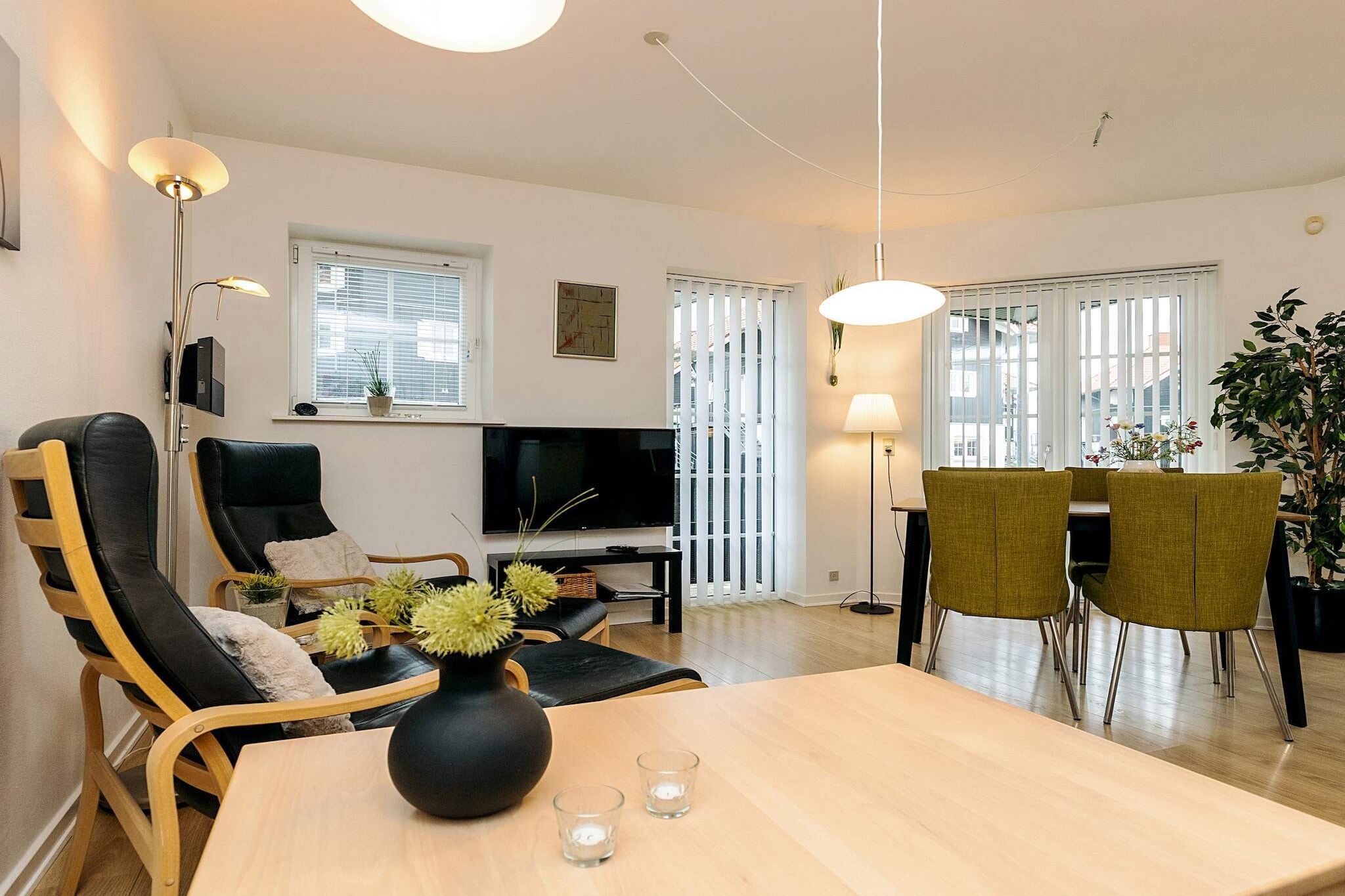 Kitchen(cooker(electric), dishwasher, fridge(+ freezer)), Living/bed room(TV, CD player), bedroom(double bed), bedroom(2x bunk bed), bathroom(tumble dryer, washbasin, shower, toilet, washing machine), heating(central), terrace