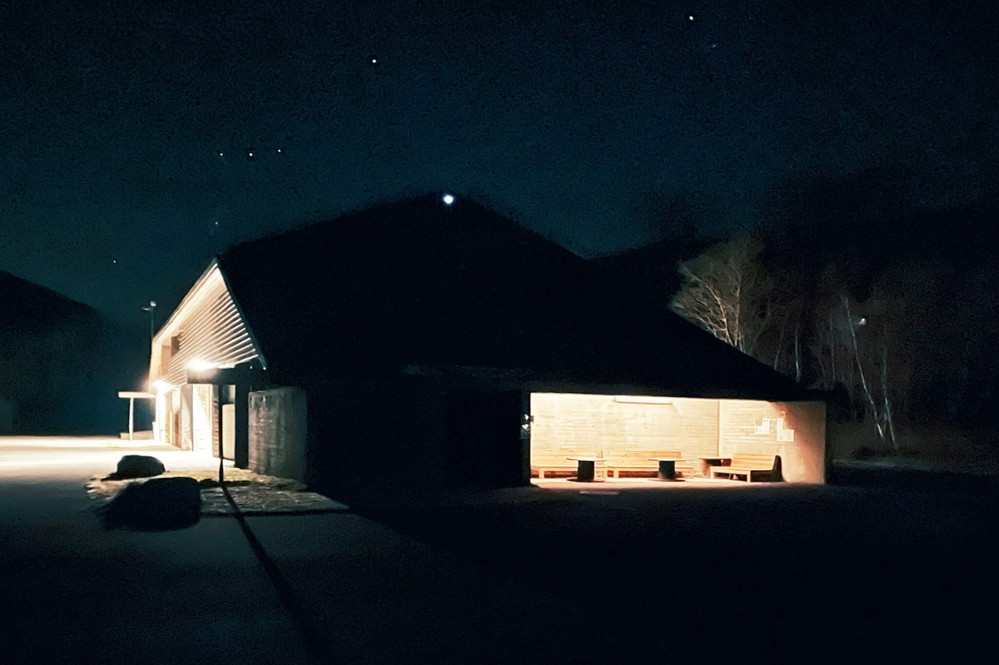 Internet Access DSL, Kitchen(cooker(electric), hood, coffee machine(filter), waffle iron, microwave, dishwasher, fridge, freezer(100-139L), tumble dryer, washing machine, high chair), Living/bed room(30 m2)(TV), bedroom(double bed, bunk bed, cot), bedroom(double bed, bunk bed), bedroom(double bed), bedroom(3x bunk bed), bedroom(4x bunk bed), bedroom(4x bunk bed), bathroom(floor heating)(washbasin, shower, toilet), bathroom(washbasin, shower, toilet), heating(electric), garden furniture, BBQ, parking