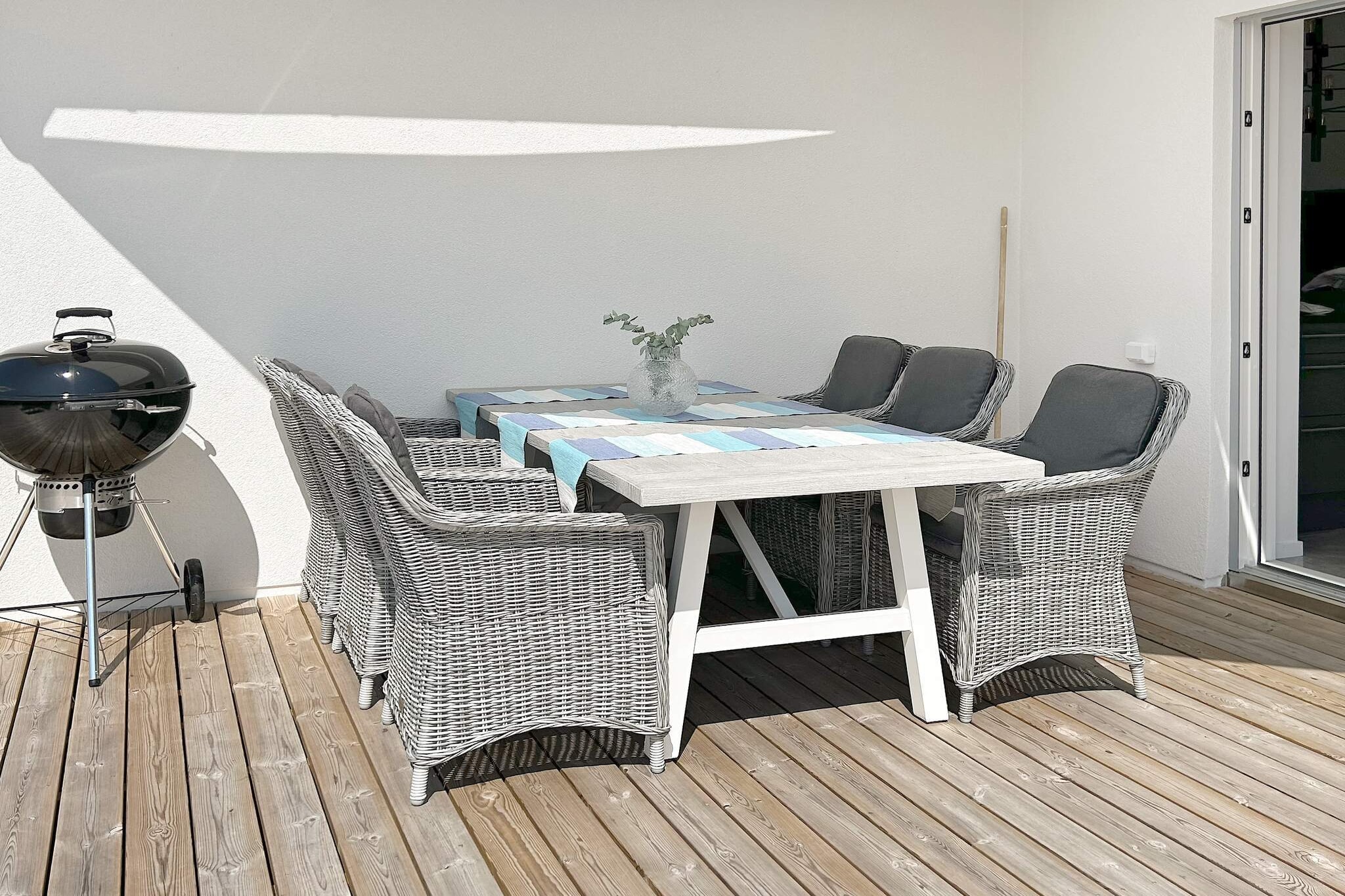 Internet Access DSL, Kitchen(cooker(electric), coffee machine, microwave, fridge-freezer), Living/bed room, bedroom(double bed, cot), bedroom(double bed), bedroom(double bed), bedroom(double bed, 2x bunk bed), bathroom(tumble dryer, washbasin, shower, toilet, washing machine), bathroom(washbasin, shower, toilet), bathroom(washbasin, toilet), balcony, garden furniture, parking, deckchairs, geothermal energy