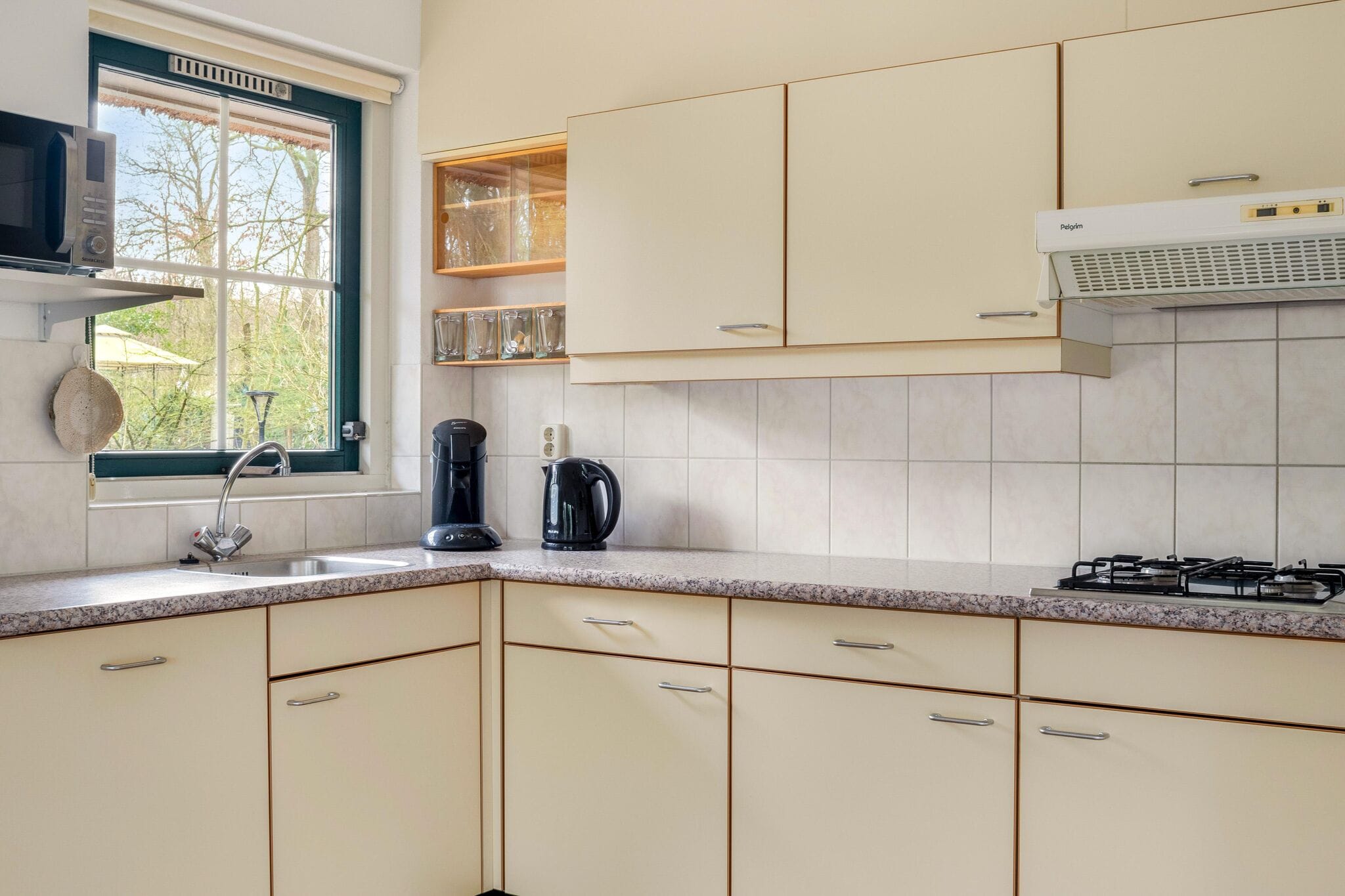 Holiday home with dishwasher, in a nature reserve
