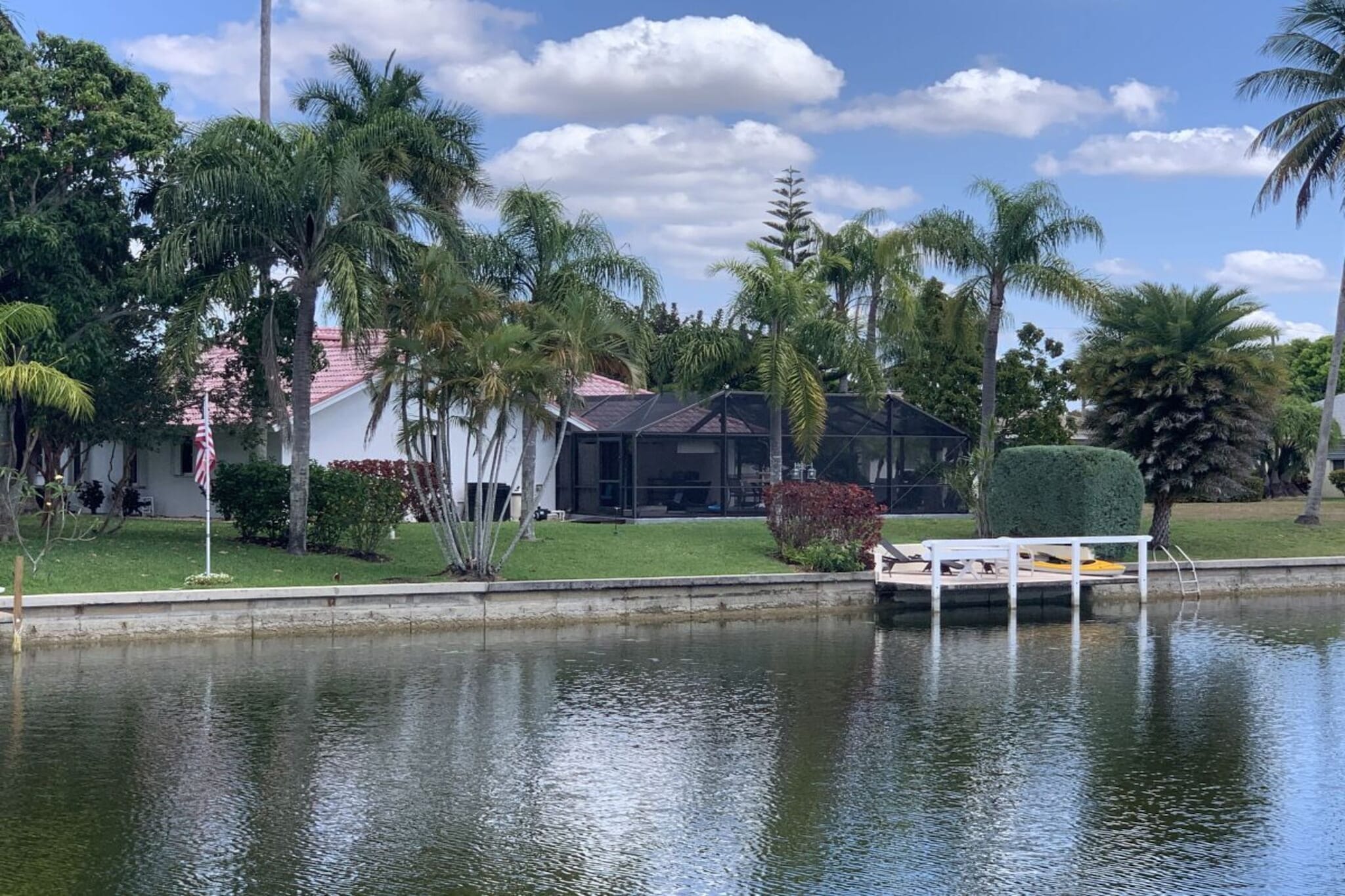 Welcome to Villa Endless Love! This fully equipped, south-facing holiday home is very centrally located in beautiful Cape Coral.