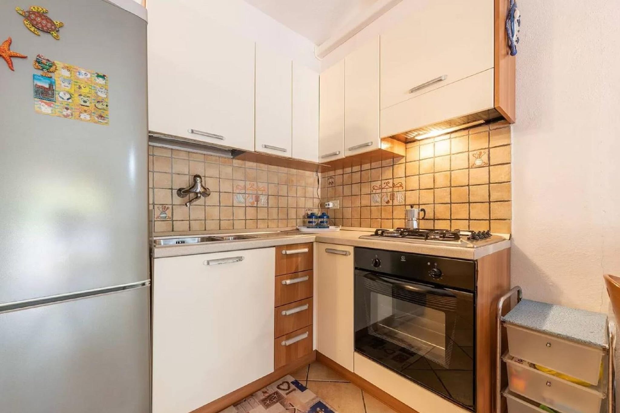 Small house a stone's throw from the sea