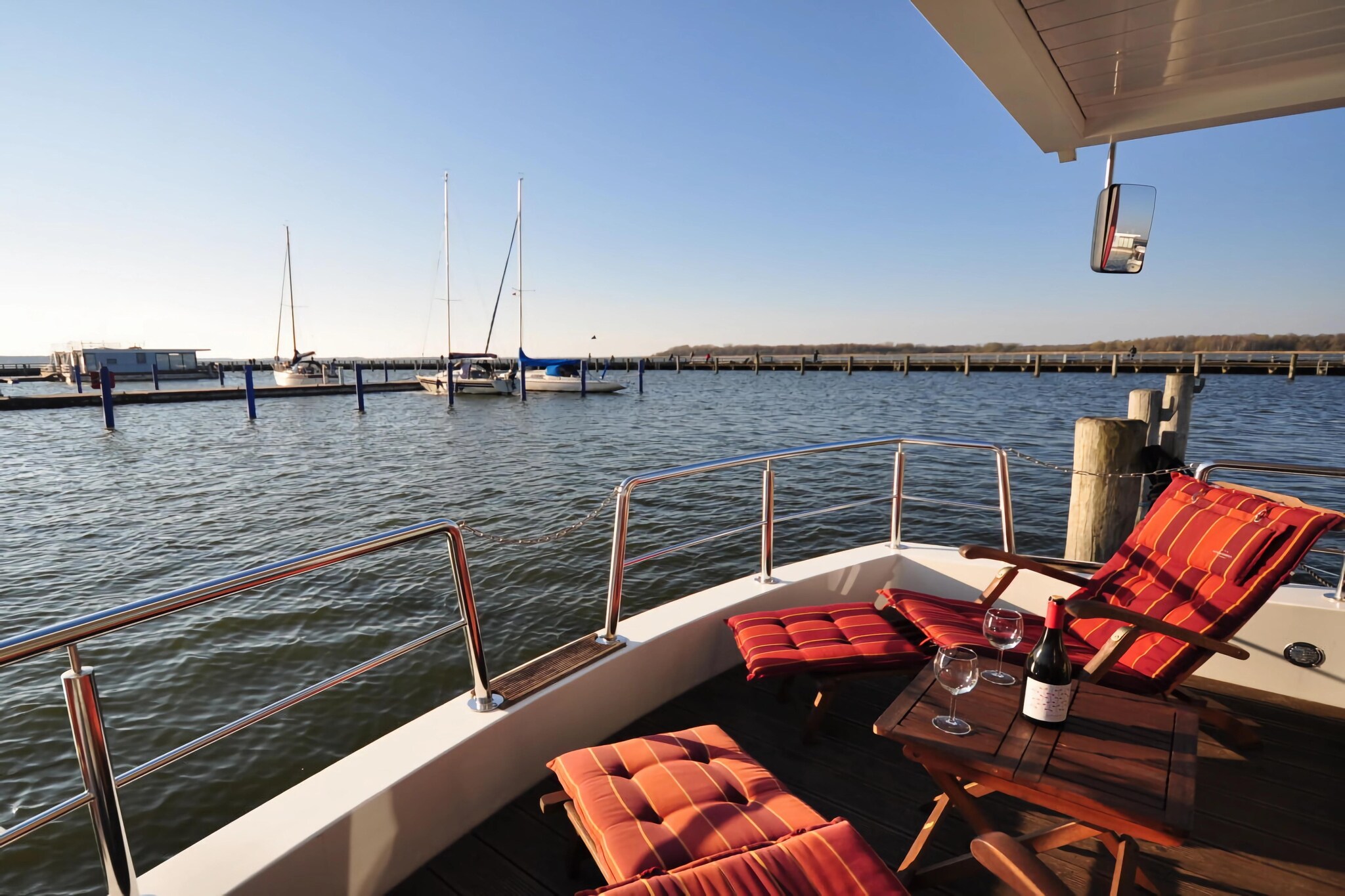 Ground floor: (Guest house ground floor, Living room, Kitchen, bedroom, bathroom)\n\nAnnex: (balcony or terrace, balcony or terrace)\n\nBoat: \n\nTV room, Kitchenette, toilet, Internet access, First Aid, double bed, TV, radio, CD player, electric kettle, toaster, coffee machine, microwave, dishwasher, fridge, freezer, shower, garden, sun loungers, parking, Towels for a fee