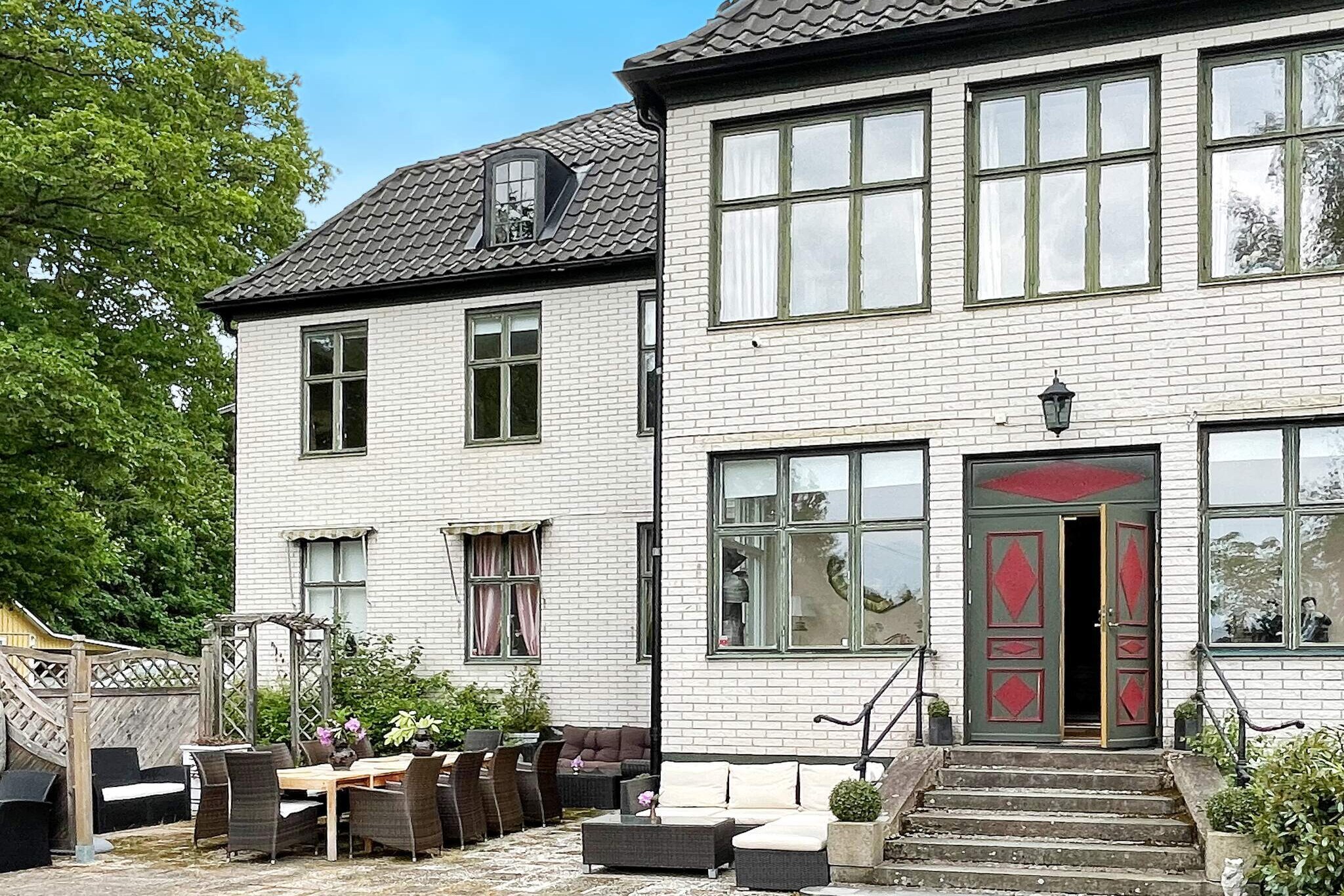 Internet Access DSL, Living room(TV), Kitchen(cooker(electric), coffee machine, microwave, dishwasher, fridge-freezer, high chair), bedroom, bedroom(double bed), bedroom(double bed), bedroom(2x bunk bed), bedroom(2x bunk bed), bedroom(double bed), bedroom(double bed), bedroom(single bed, 2x bunk bed), bedroom(single folding bed), bedroom(3x bunk bed), bedroom(double bed), bathroom(bath tub, washbasin, shower, toilet), bathroom(washbasin, shower, toilet), heating(electric), terrace, garden, garden furniture, parking, geothermal energy