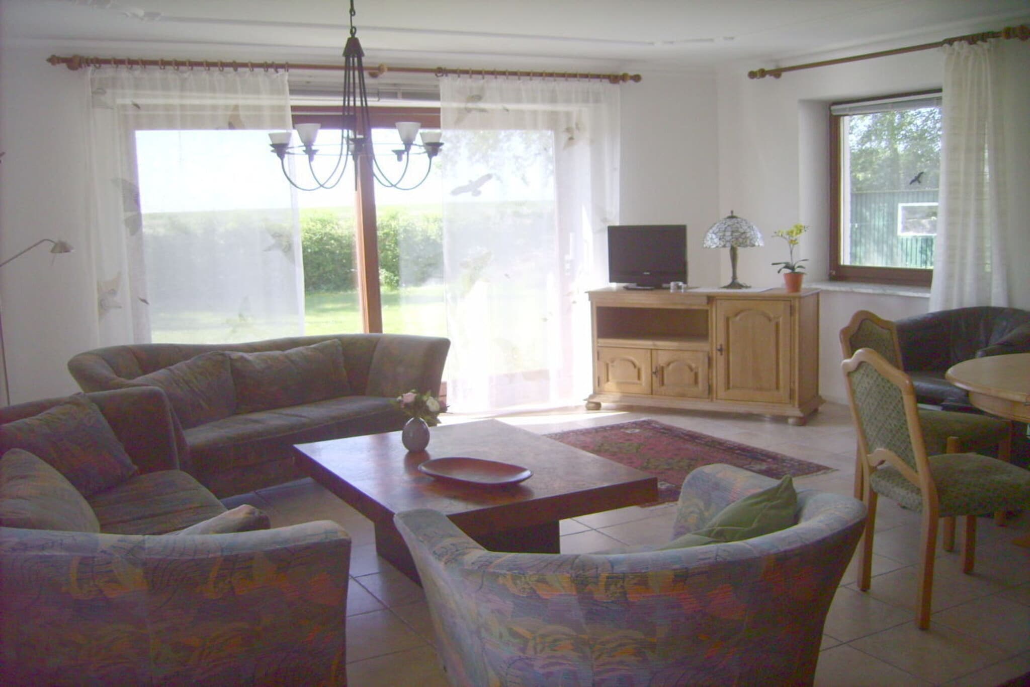 The apartment Hooge is located approx. 300 metre from the ocean. A small path leads to a swimming spot, which is only a few minutes away.