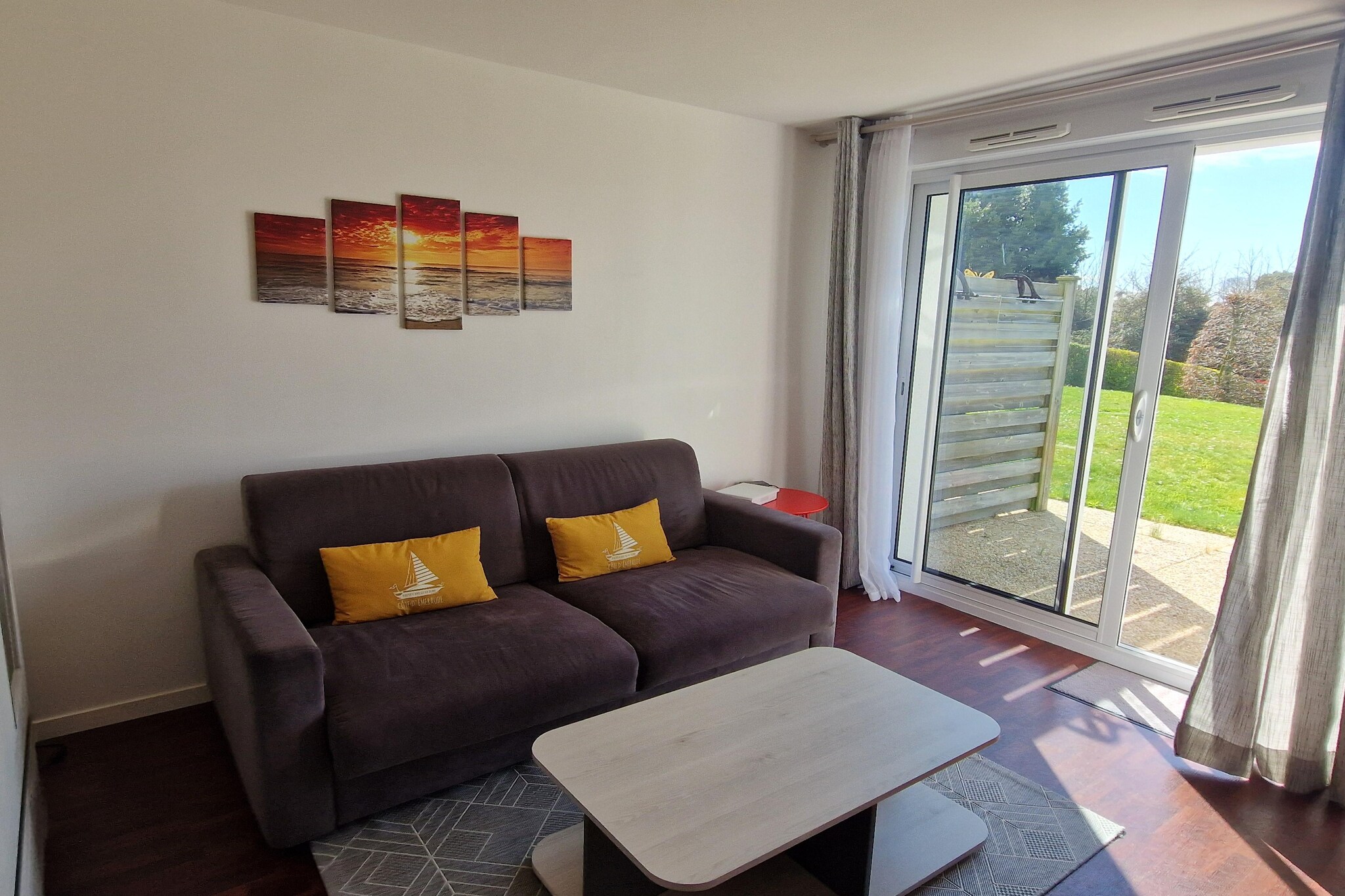 Flat in Brittany near Sandy Beach & Golf