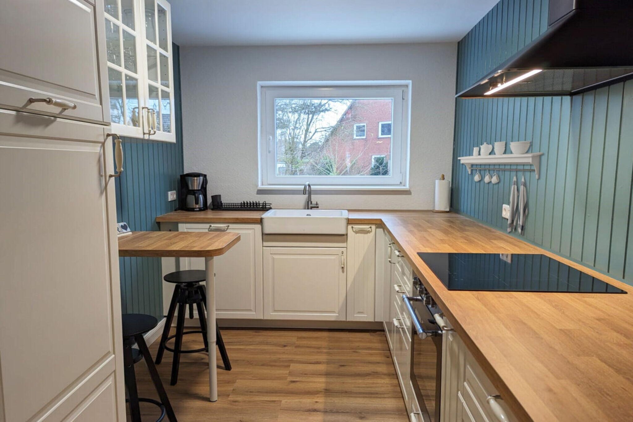 Freshly renovated in a maritime country house style, the FÖHR huus holiday home impresses with its central, quiet location near the beach with a large garden and south-facing terrace.
