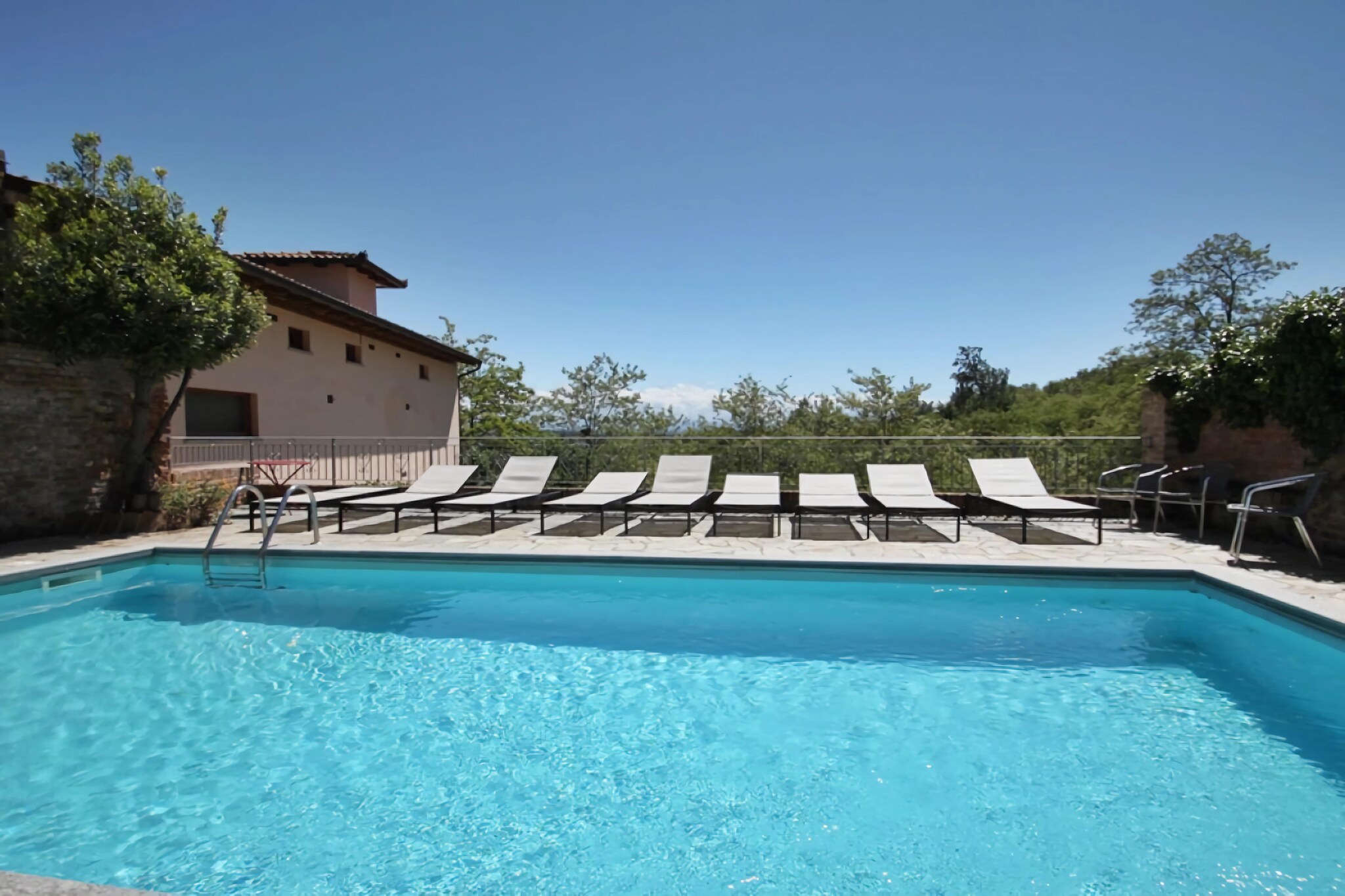 Luxe vakantieappartement voor 2 pers. in historische Villa Pesce uit de 17e eeuw. De ideale plek om te genieten en te ontspannen, midden in Mombaruzzo!