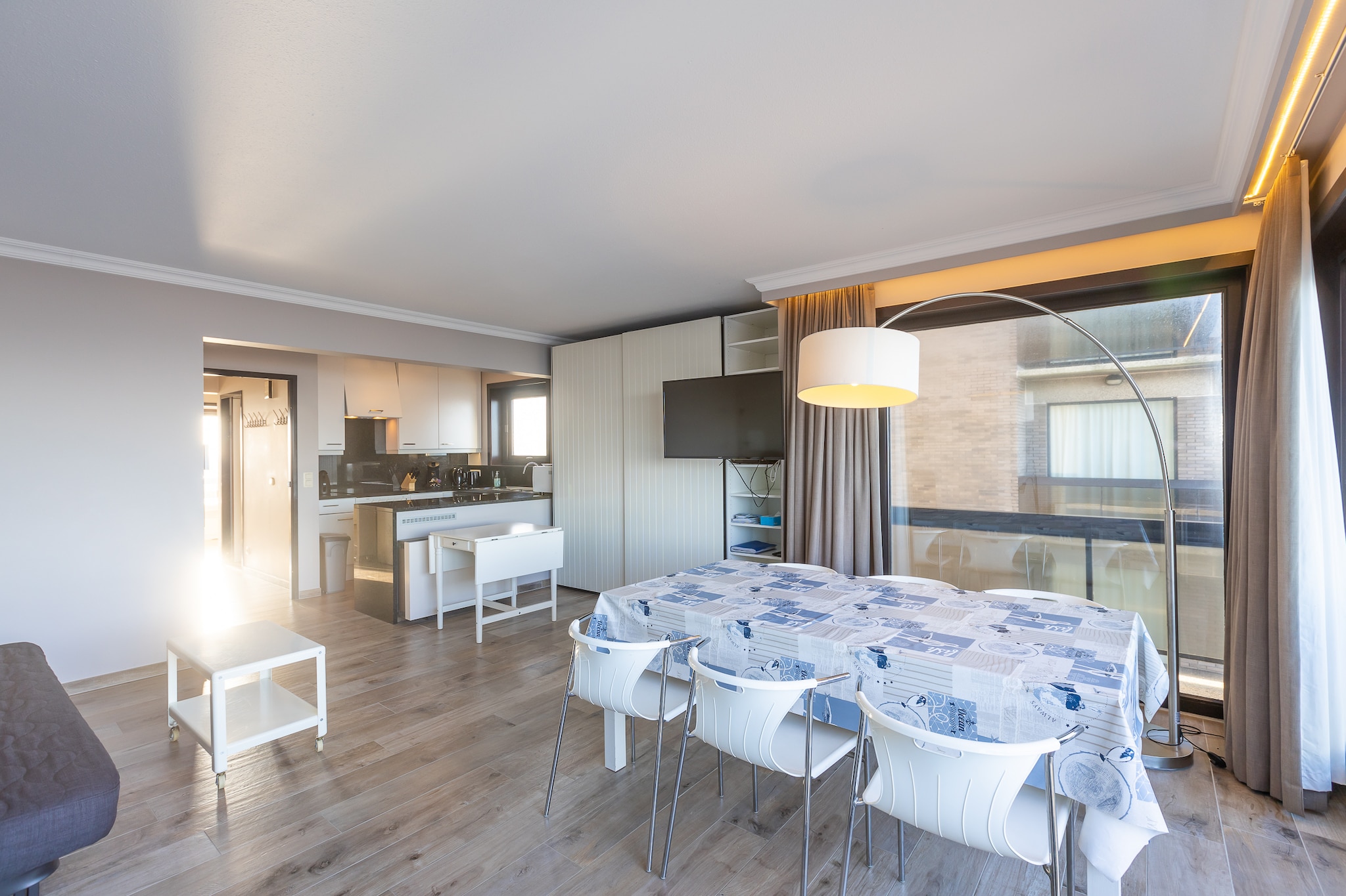 Corner apartment with frontal sea view