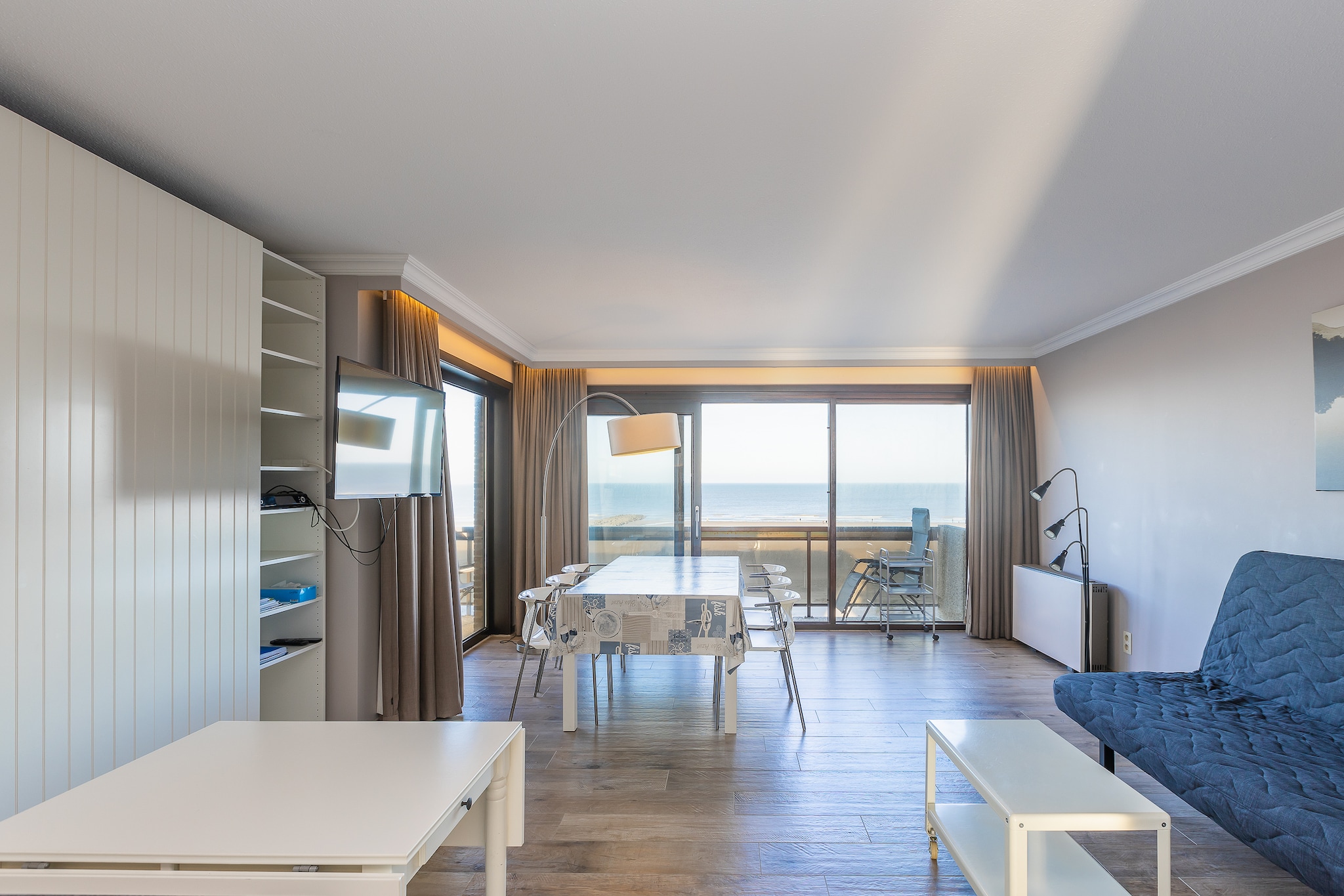 Corner apartment with frontal sea view