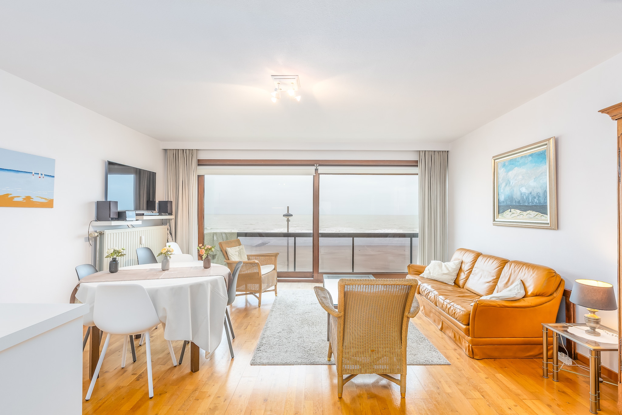 Apartment with sea view and sunny terrace