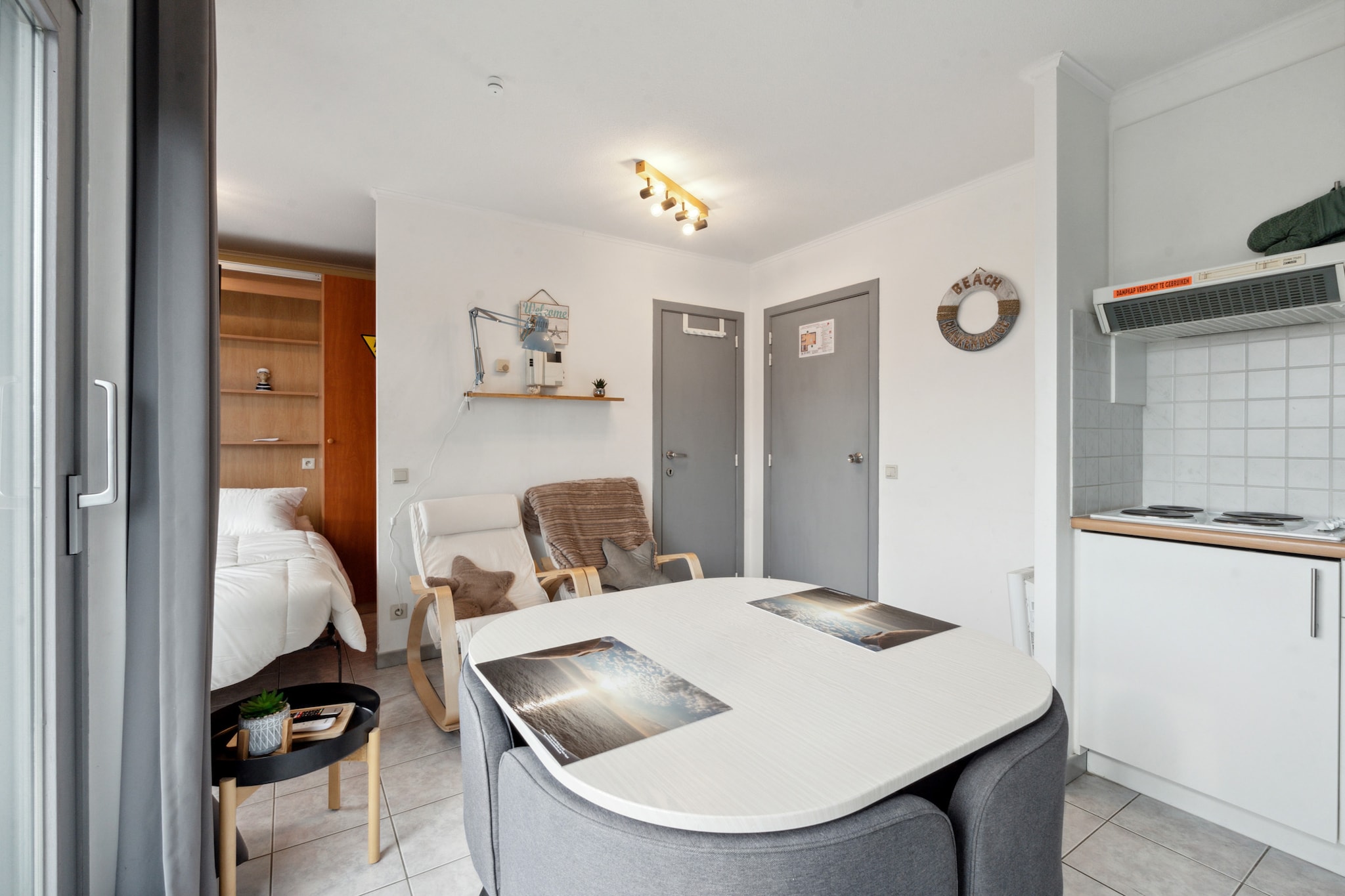 Just 50 meters from the beach, this cozy ground-floor studio at Zeedijk 95, 8370 Blankenberge is a perfect retreat for two. The living/sleeping area features a comfortable fold-away double bed, a TV, dining table, and a seating area that opens onto a private balcony and terrace, ideal for enjoying the fresh sea air.
The kitchen is fully equipped with a coffee machine, juicer, toaster, oven, microwave, fridge, and freezer, everything you need for relaxed, self-catered meals. The bathroom includes a shower, and there’s a separate guest toilet for added convenience. Free internet access and lift access ensure a smooth and comfortable stay.
Located in the heart of Blankenberge, this studio is just steps from the promenade, shops, and public transport. Whether you're planning a romantic weekend or a peaceful solo escape, this apartment offers simplicity, comfort, and a prime coastal location.