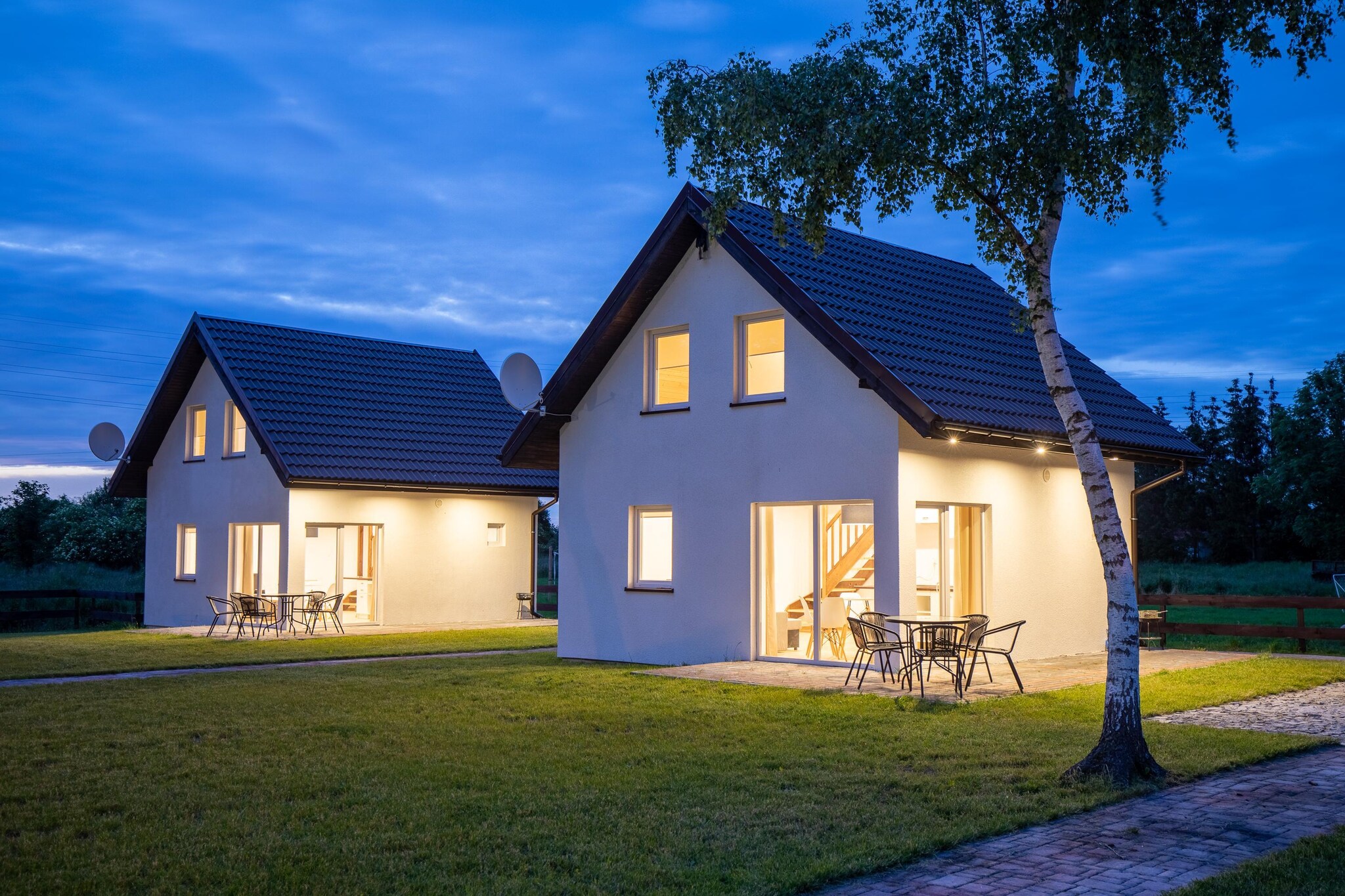 Are you looking for peace and quiet, value space and nature, love the sea? Welcome to Lędzin. It is a small village 4 km away from the sea, famous for its historic Dutch windmill from the end of the 19th century. We offer relaxation in newly built, modern brick houses close to nature in peace and quiet. Guests have at their disposal: on the ground floor, a living room, open kitchen, bathroom, on the first floor: 2 independent bedrooms for 2 people and a toilet. Each house has a terrace with garden furniture. It is possible to park your car at the cottage. We have prepared a playground for the youngest guests. Guests also have a place for a bonfire and a place to play football and volleyball.