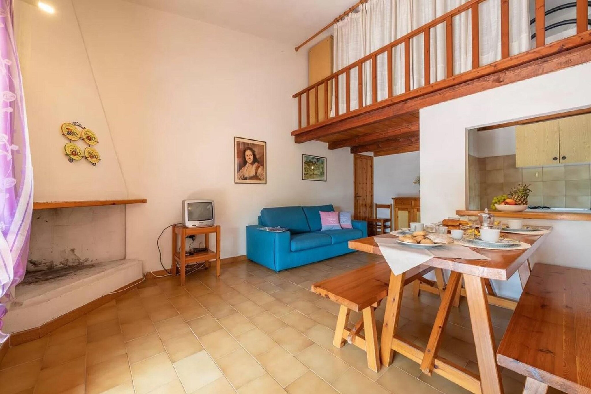 Charming home away from home in a villa with only 3 apartments, convenient to the famous Mare e Rocce beach of Pittulongu. Located on the raised ground floor, it consists of a living room with a kitchenette and a sofa, a mezzanine with two more beds, a double bedroom, a bathroom, and a veranda furnished with a table and chairs for pleasant moments of relaxation.
The free and equipped beaches of Mare e Rocce and Bados can be easily reached on foot, as can those of Pellicano and Squalo; the nearest sea is just 150 meters away. In the immediate vicinity, there are all the main services of Pittulongu.
There is a TV, washing machine, barbecue, outdoor shower, and parking space; the villa is surrounded by a large fenced space, therefore ideal for allowing children to play in complete tranquility.
For larger groups, there are in the same villa, another two-room apartment capable of hosting up to 4 people and a three-room apartment capable of hosting up to 3 people; therefore, overall it is a villa with 12 beds.