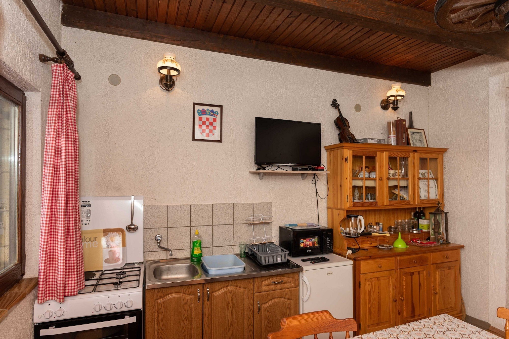 San Vinogradara - One Bedroom Holiday Home with Hot Tube-Keuken