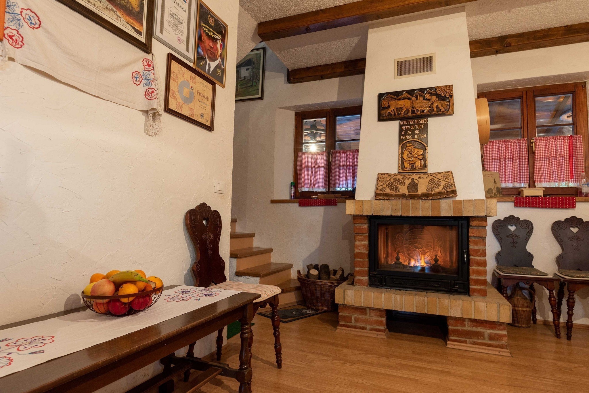 San Vinogradara - One Bedroom Holiday Home with Hot Tube-Eetkamer