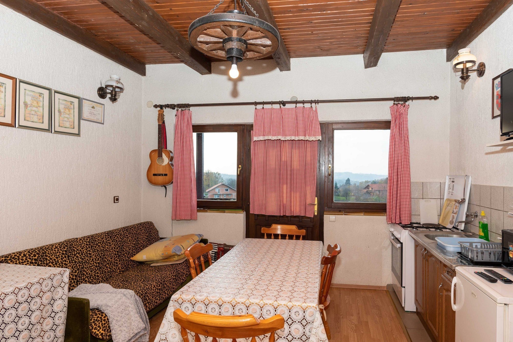 San Vinogradara - One Bedroom Holiday Home with Hot Tube-Eetkamer