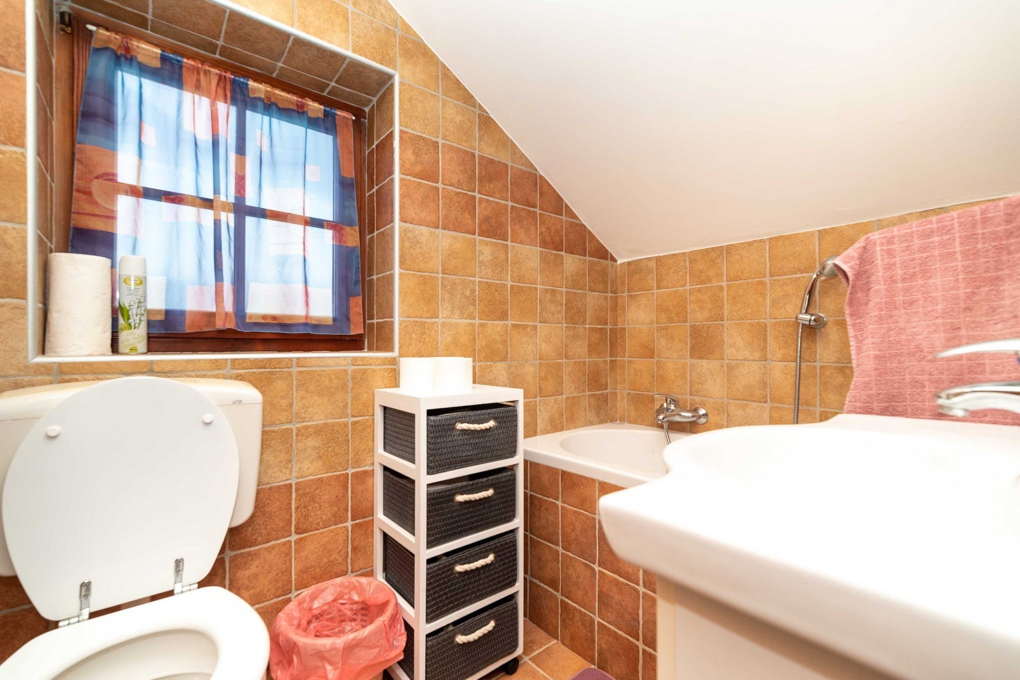 San Vinogradara - One Bedroom Holiday Home with Hot Tube-Badkamer