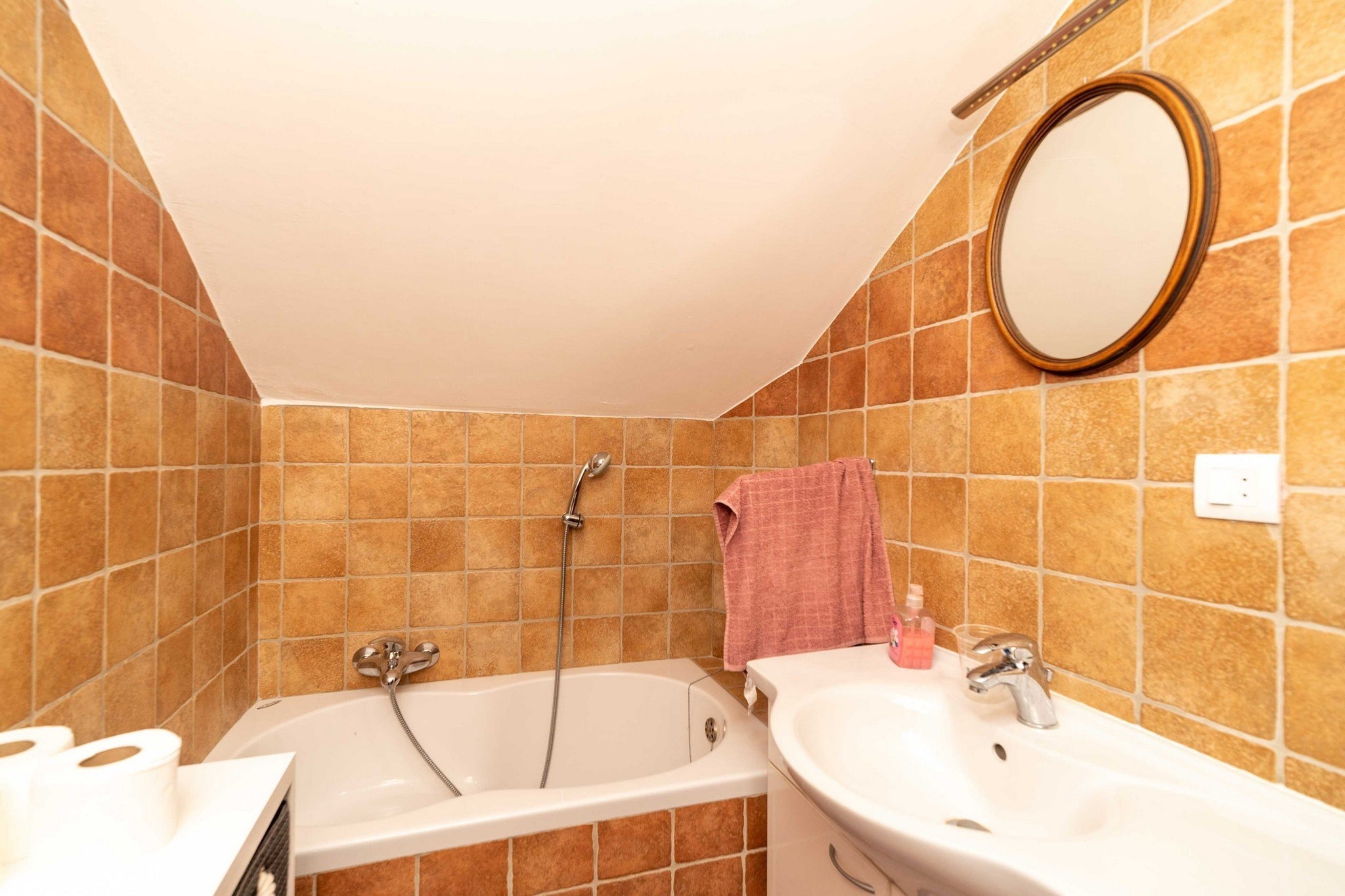 San Vinogradara - One Bedroom Holiday Home with Hot Tube-Badkamer