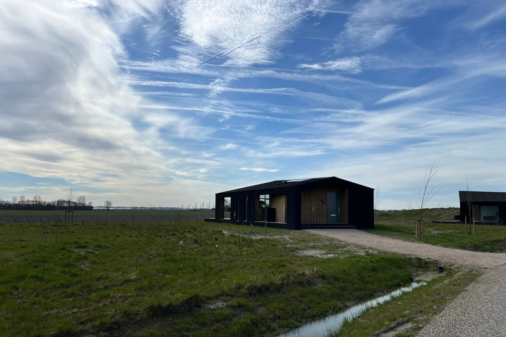 Welcome to your perfect getaway in Wissenkerke, ideal for vacations with friends or family! This delightful holiday home offers a comfortable and inviting space designed to enhance your stay. The open kitchen is well-equipped with a cooker, coffee machine, oven, dishwasher, and fridge, making meal preparation both easy and enjoyable. 

 Located in the heart of Zeeland, this home is perfectly situated to explore nearby attractions. Just a short drive away, youâ€™ll find the historic town of Middelburg, known for its beautiful architecture, museums, and lively market square. The scenic island of Noord-Beveland offers picturesque landscapes and excellent opportunities for cycling and nature walks. For a day of relaxation, the sandy beaches of Lake Veere are easily accessible and provide a great spot for sunbathing and swimming. Additionally, the charming village of Wissenkerke itself offers local shops and cafes, making it easy to immerse yourself in the local culture. 

The spacious living area flows seamlessly onto a charming terrace, where you can relax and dine al fresco. The beautifully maintained garden provides a tranquil setting for outdoor activities and gatherings. For your convenience, ample parking is available. The bedroom offers a cozy and restful retreat, while the bathroom is neat and tidy, ensuring a pleasant and refreshing experience.