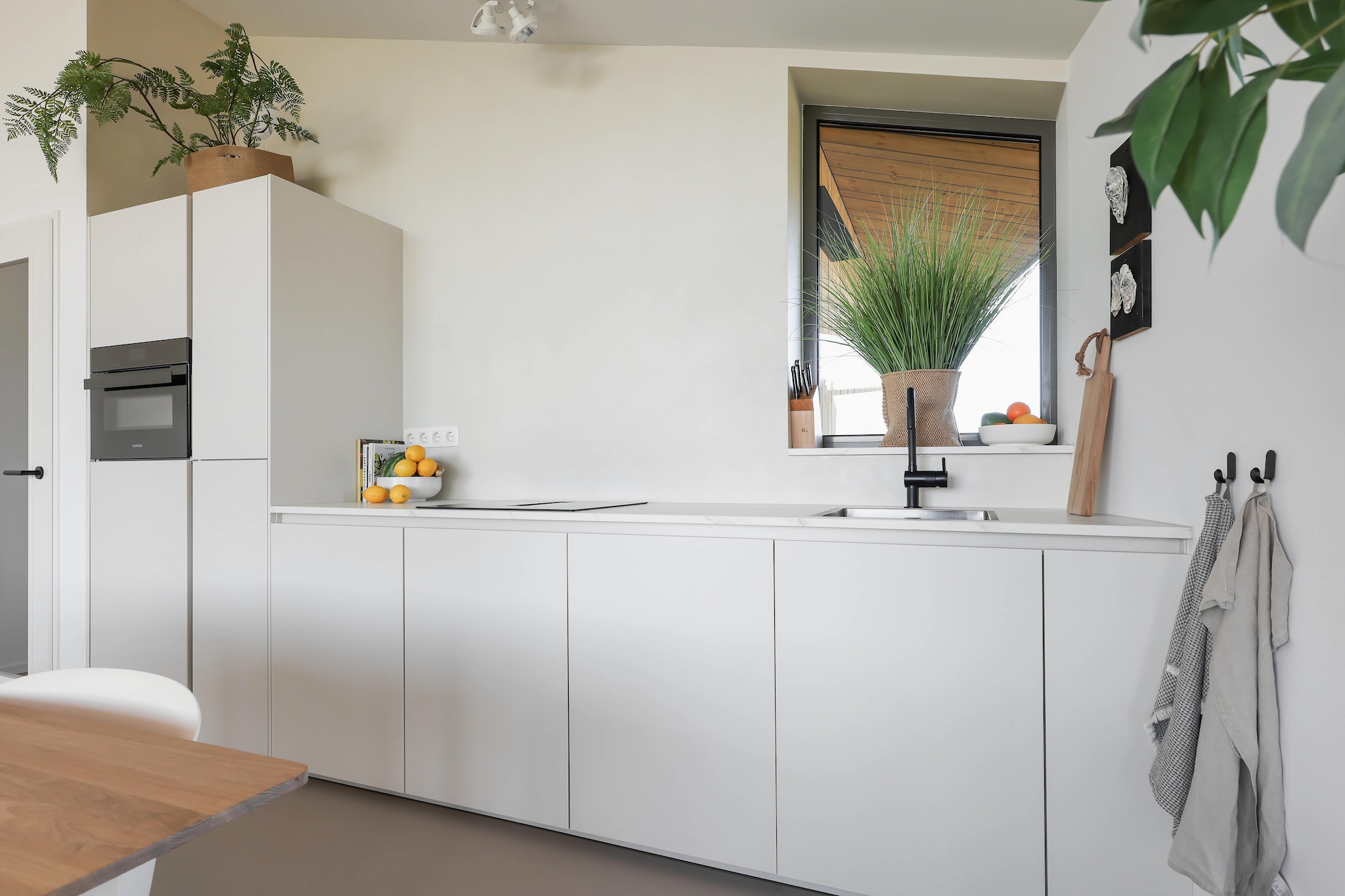 Ground floor: (Kitchen(cooker, coffee machine, oven, dishwasher, fridge), Living/diningroom(TV, seating area), bedroom(double bed, bath tub), bedroom(double bed), bedroom(bunk bed or 2 single beds), bathroom(shower, washbasin, toilet), toilet(toilet))\n\nterrace, garden, parking