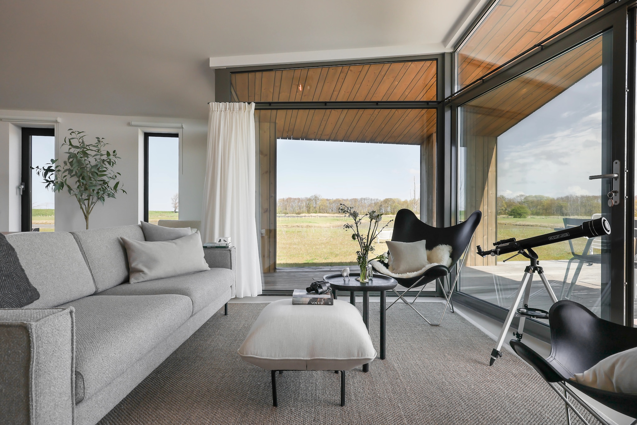 Peaceful Nature Retreat with a Touch of Charm
Tucked away in the serene holiday park Heerlijkheid Vlietenburg, this beautiful nature cottage offers the ultimate escape from the rush of daily life. Whether you're traveling with family, friends, or your four-legged companion, this home invites you to slow down and reconnect. With cozy interiors, a bath-equipped master bedroom, and an open-plan kitchen and living area, comfort meets calm. Step out onto the private terrace to take in uninterrupted views of the polder landscape and peaceful pondsâ€”a true breath of fresh air.

A Paradise for Nature Lovers and Explorers
Start your day with the sound of birds and explore Het Bokkegat, a nearby nature reserve of forests, heath, and meadows brimming with wildlife. Stroll or cycle along the scenic routes that wind through the landscape, or head to the Oosterschelde estuary for beach fun, windsurfing, or quiet moments by the sea. Nearby Wissenkerke is perfect for a fresh morning croissant or local dinner, while Sophiastrand and the well-known Banjaardstrand offer beachside dining and plenty of room to roam. For shopping or day trips, Middelburg and Goes are just 20 minutes away.

Bring Your Petsâ€”Adventure Together
Pets are welcome here, and the surroundings are just as fun for them! Enjoy off-leash beach zones, long countryside walks, and even dog-friendly terraces at local cafÃ©s. After a day of adventure, unwind in the garden or curl up in the cozy lounge. With modern amenities, private parking, and a peaceful setting, Vlietenburg 20 is your go-to spot for a memorable, nature-filled getaway.