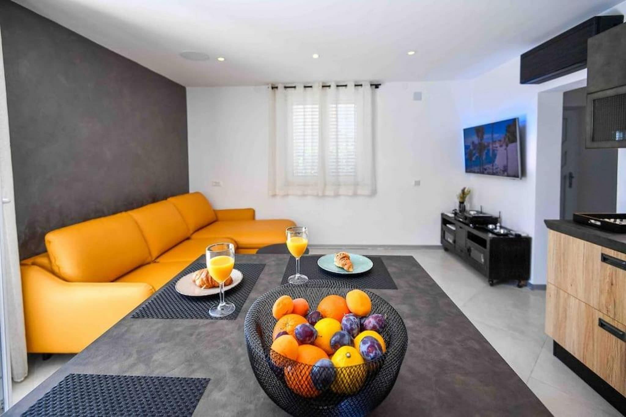 Buena Vista - Two Bedroom Holiday Home with Swimming pool-Living room