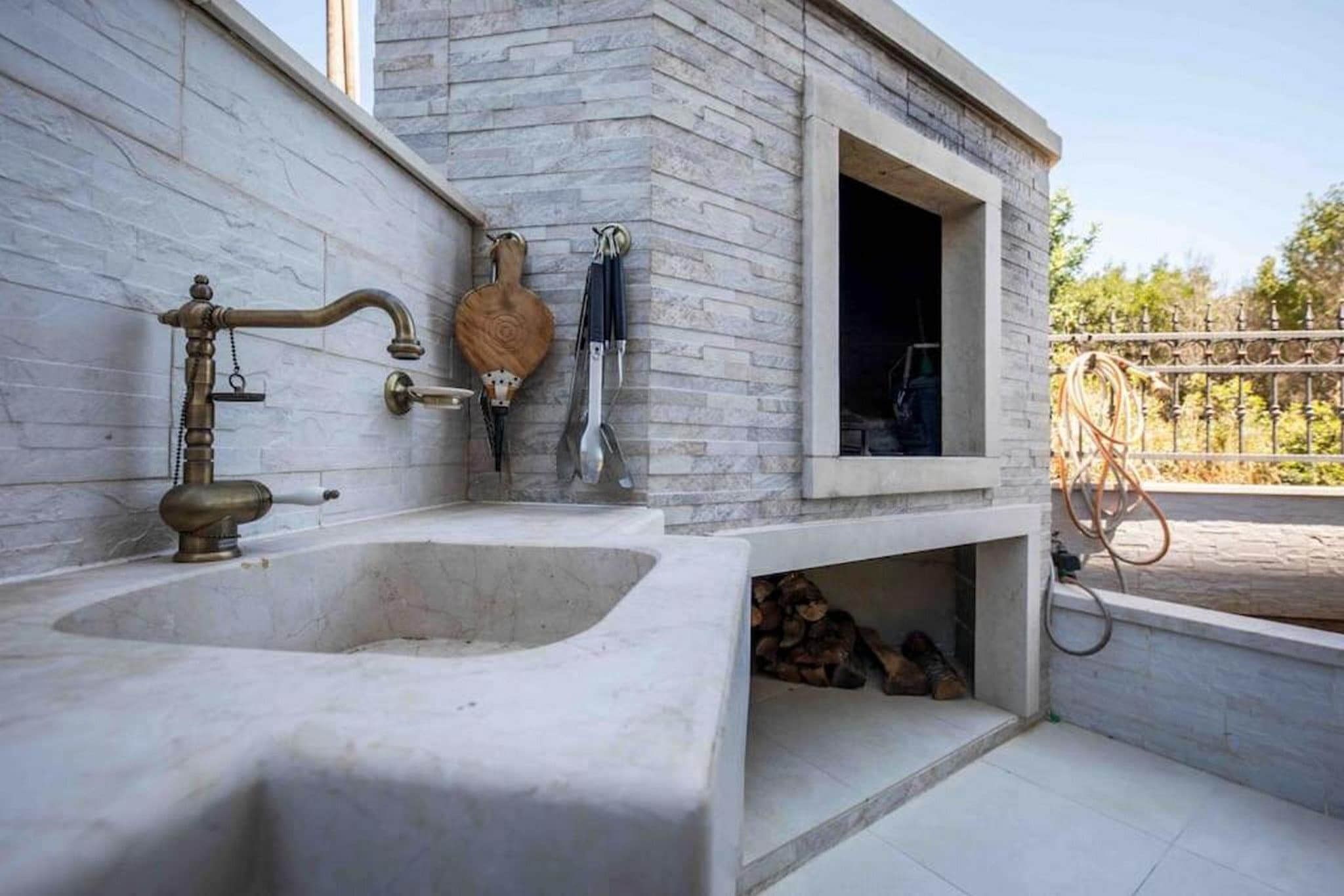 Buena Vista - Two Bedroom Holiday Home with Swimming pool