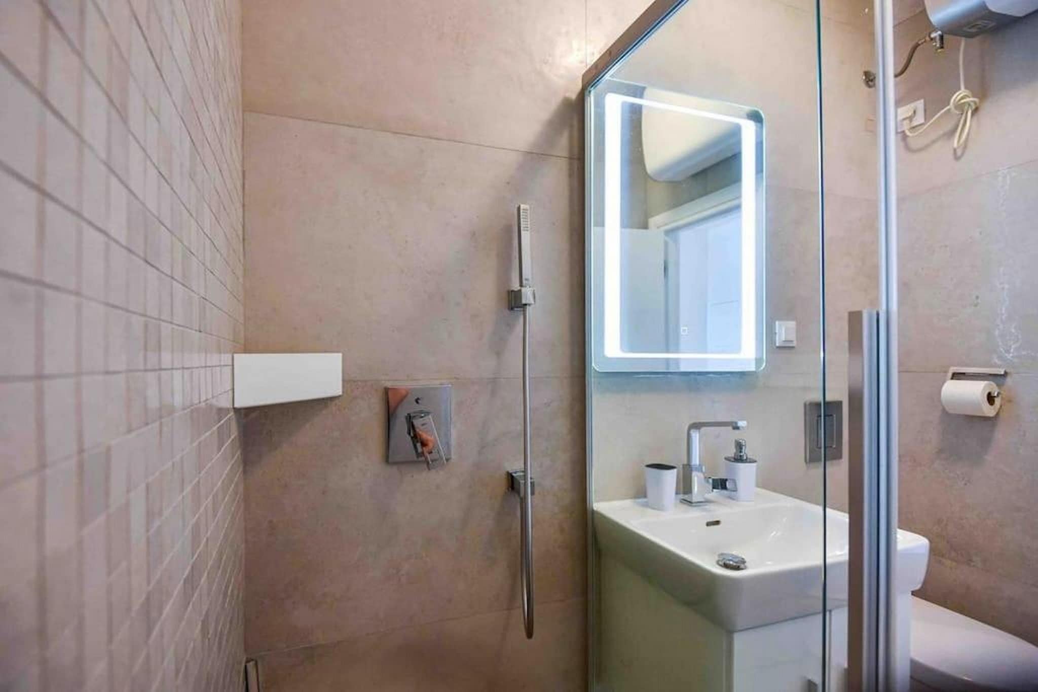Buena Vista - Two Bedroom Holiday Home with Swimming pool-Bathroom