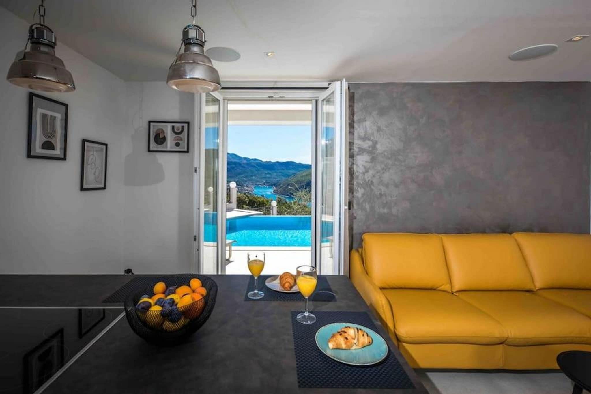 Buena Vista - Two Bedroom Holiday Home with Swimming pool-Living room