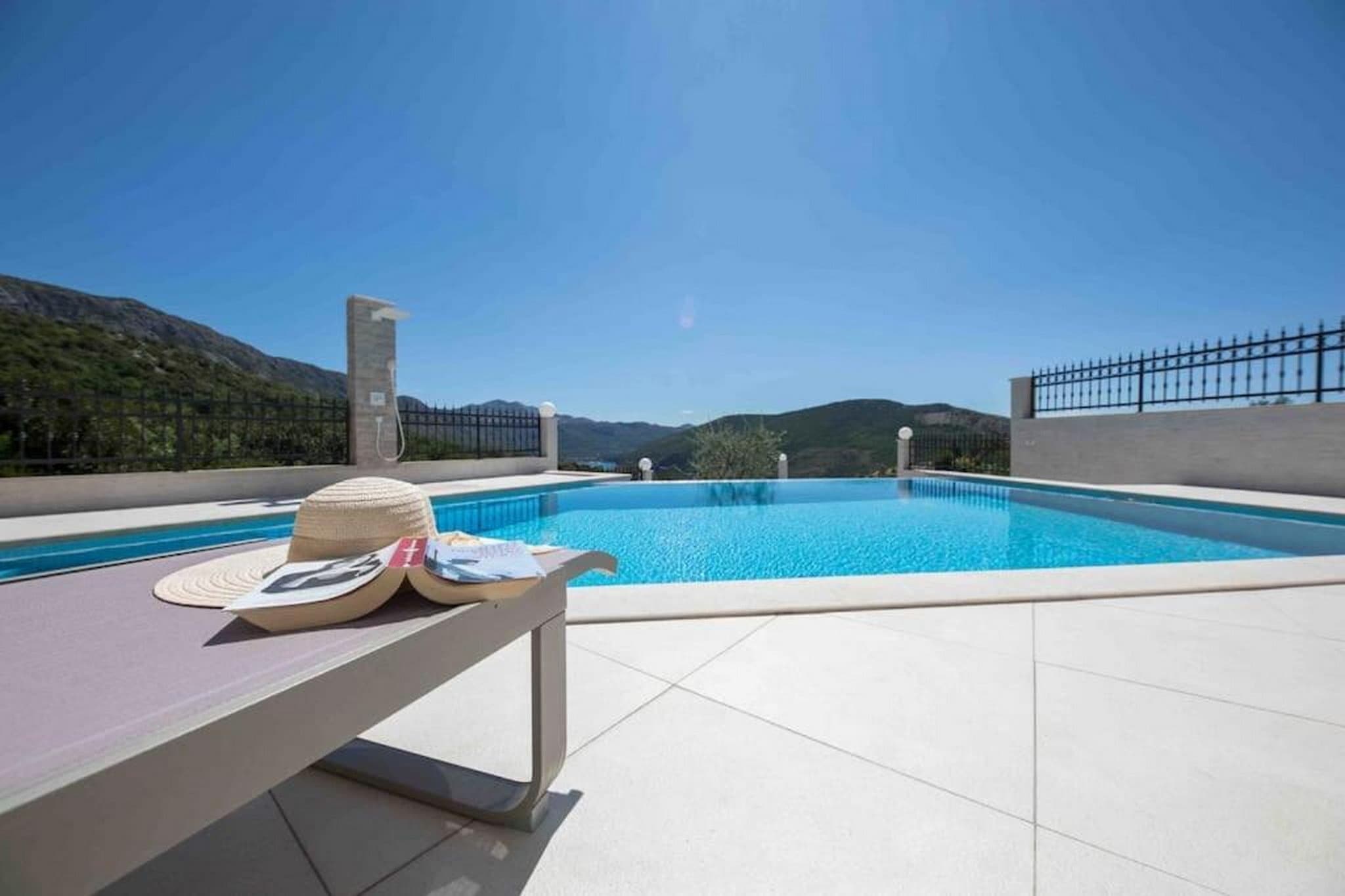 Buena Vista - Two Bedroom Holiday Home with Swimming pool-Pool
