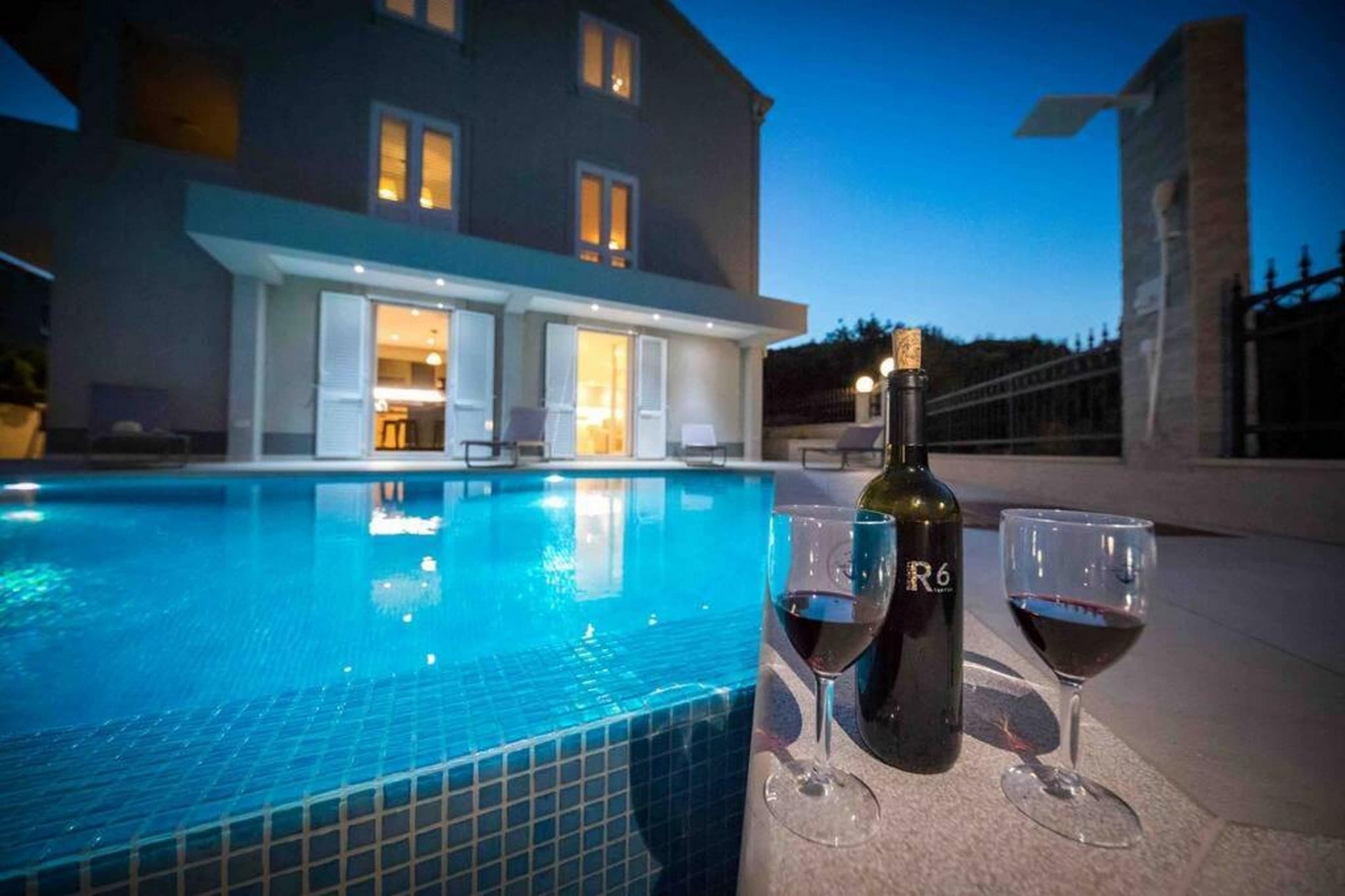 Buena Vista - Two Bedroom Holiday Home with Swimming pool-Pool