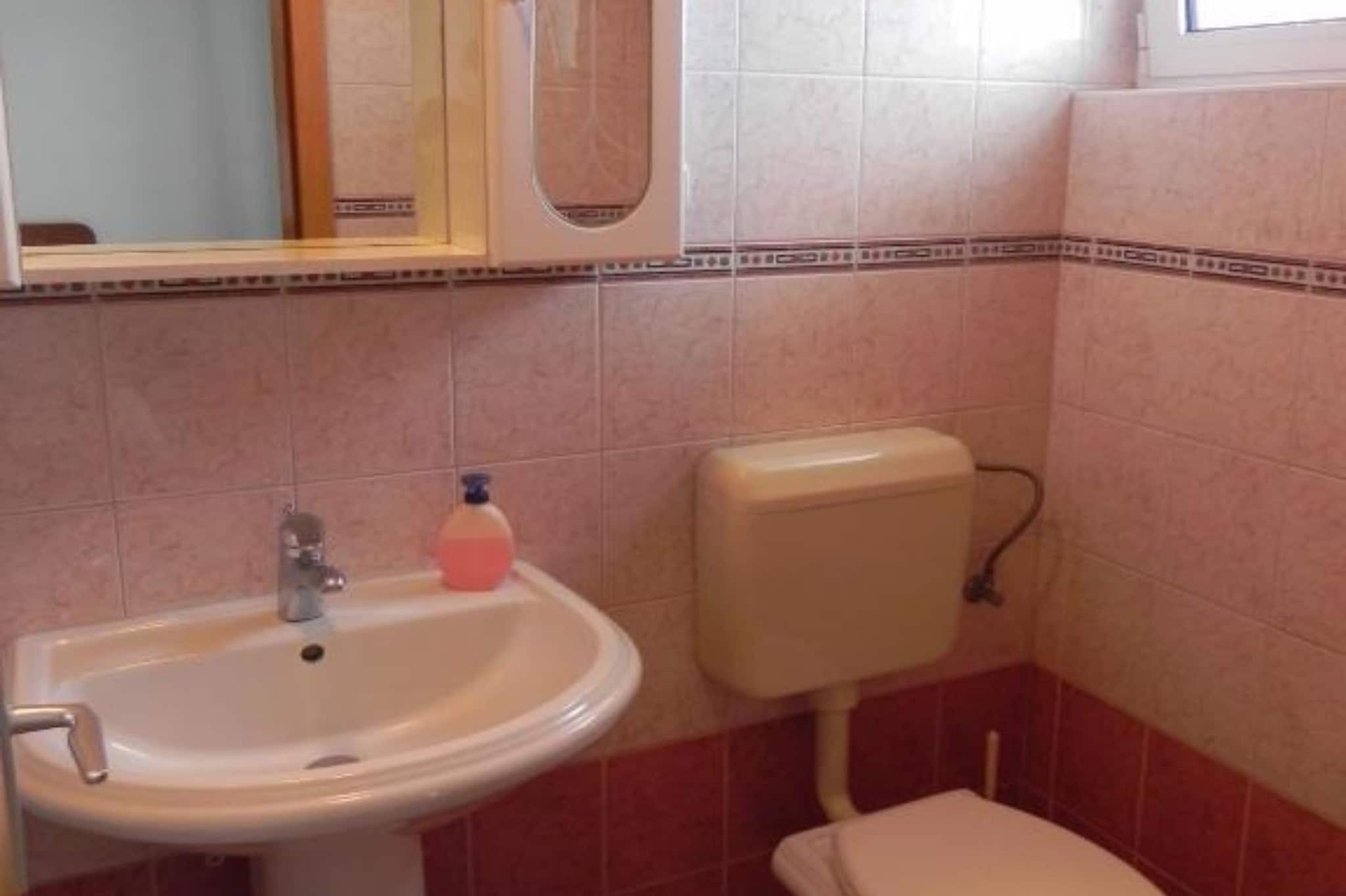Apartments Trogrlić - Studio with Balcony-Bathroom