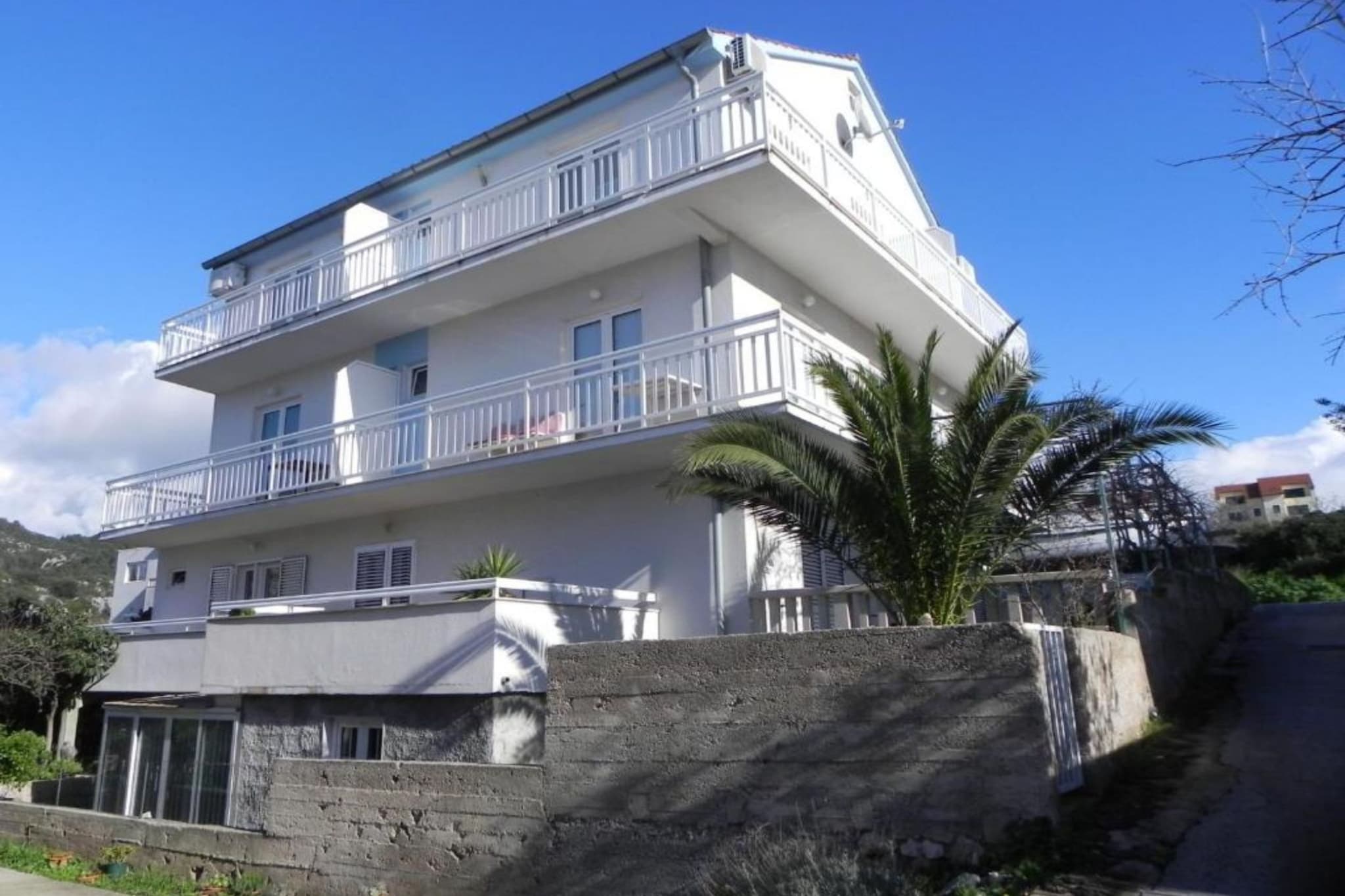 Apartments Trogrlić - Two-Bedroom Apartment with Balcony and Sea View-Extérieur