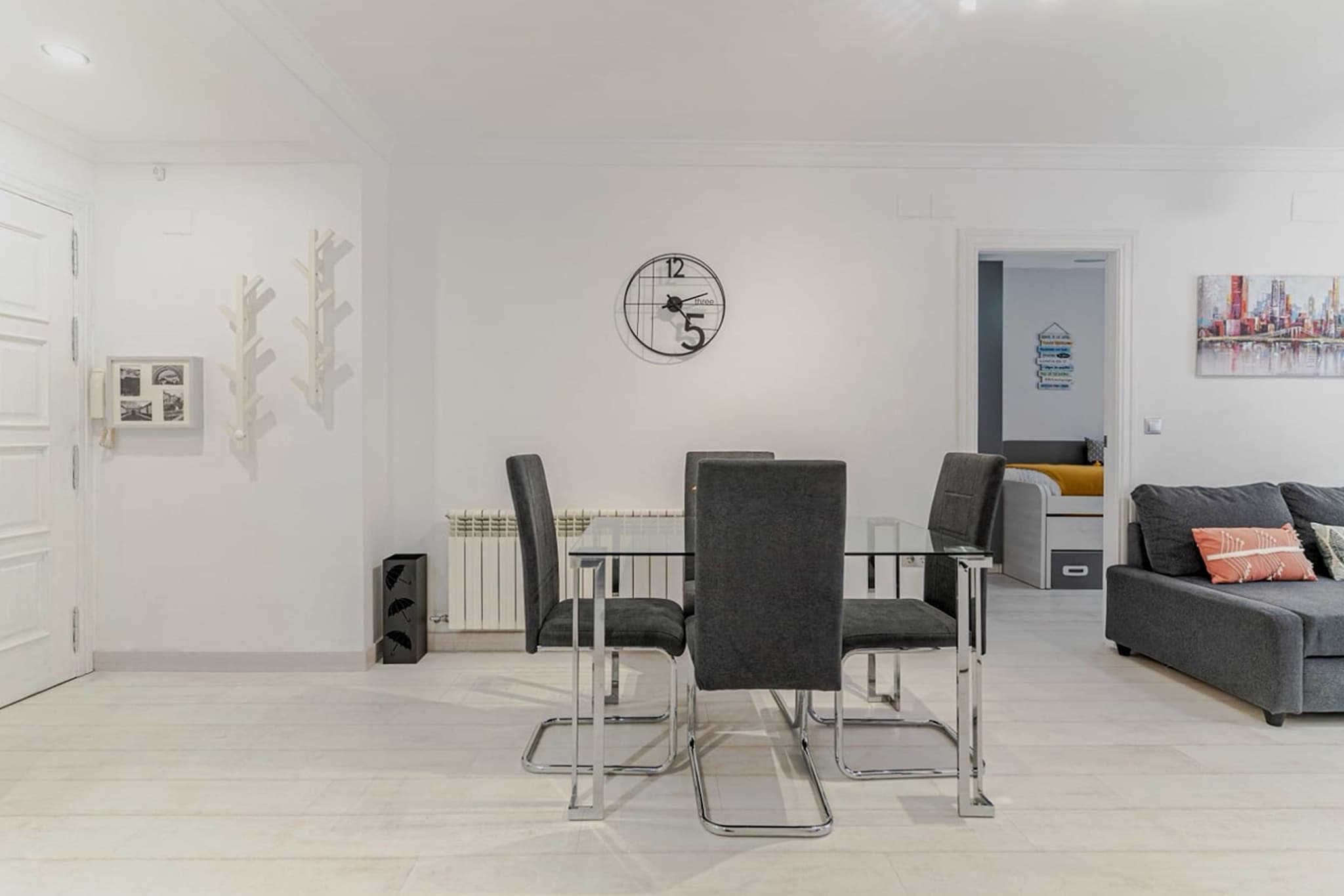 An optional utilities and service fee of EUR 40,00 will be charged before your arrival. Details are given below.<br> Welcome to your stylish urban oasis in the heart of Granada! Nestled between the bustling Calle Gran VÃa de Colón and the vibrant Calle Elvira, this brand-new apartment offers the perfect blend of modern comfort and unbeatable location, inviting you to immerse yourself in the rich culture and history of this enchanting city. After a day of sightseeing, return to your urban retreat and unwind on the cozy sofa, or step out onto the balcony to soak in the vibrant atmosphere of the city below. Outside your doorstep, the vibrant streets of Granada beckon, inviting you to explore its myriad attractions and landmarks. From the majestic cathedral to the lively Plaza Nueva and Plaza Bib Rambla, the city's most iconic sights are just a short stroll away. Wander through the winding streets of the AlbaicÃn district, soak in panoramic views from the Mirador de San Nicolás, and marvel at the breathtaking beauty of the Alhambra - all within easy reach from your centrally located apartment. Step inside and discover a sleek and contemporary living space, thoughtfully designed with modern decor and furnishings that create a welcoming ambiance. The open-plan layout seamlessly integrates the living room with the fully equipped kitchen, providing a perfect space for entertaining or relaxing after a day of exploration. <br><b> Optional Utilities & Service Package </b><br><b> An optional utilities and service package of EUR 40,00 </b> can be selected prior to your arrival. You will receive a separate communication with the payment link should you wish to include it.<br>This package ensures a seamless stay and conveniently covers services such as final cleaning, utility consumption, service support, and protection against minor damages or incidental costs during your stay.<br>Guests who prefer may manage these services independently, provided the property is returned in good order at check-out.