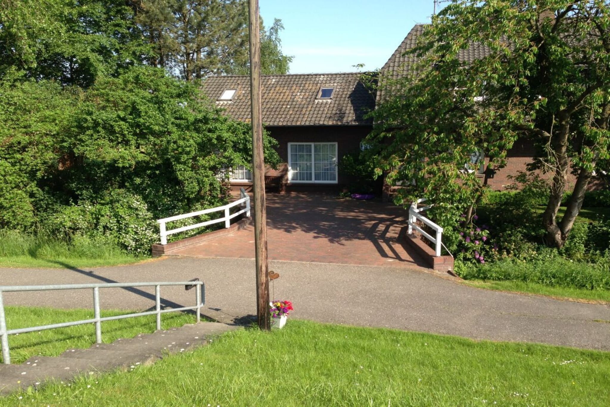 Our cozy holiday home is located directly behind the dike in the middle of nature! Come and visit us on the Jade Bay!