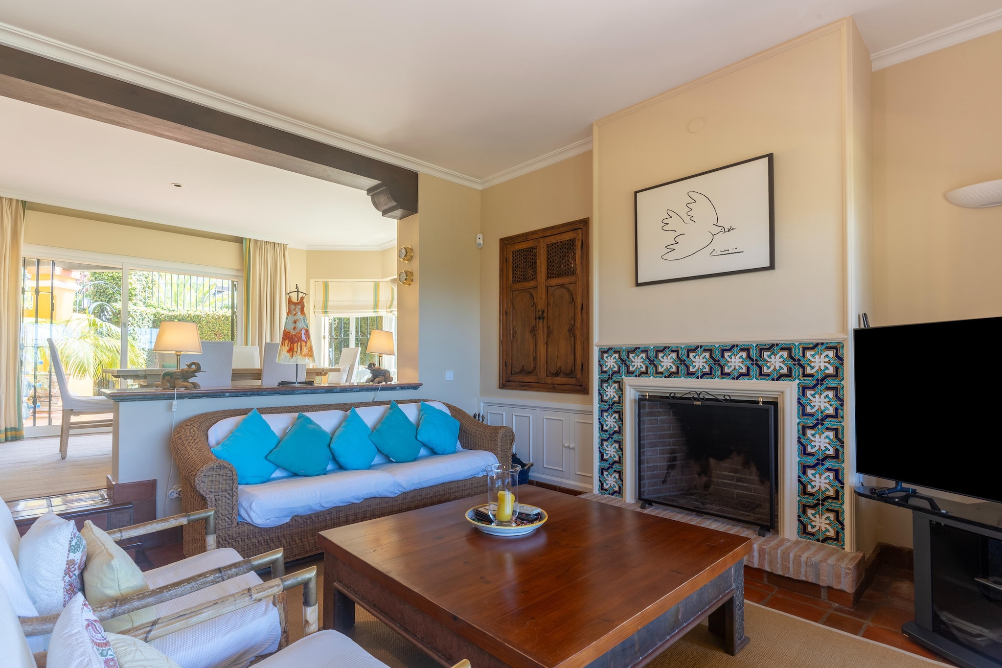 Casa Amarilla-Living room