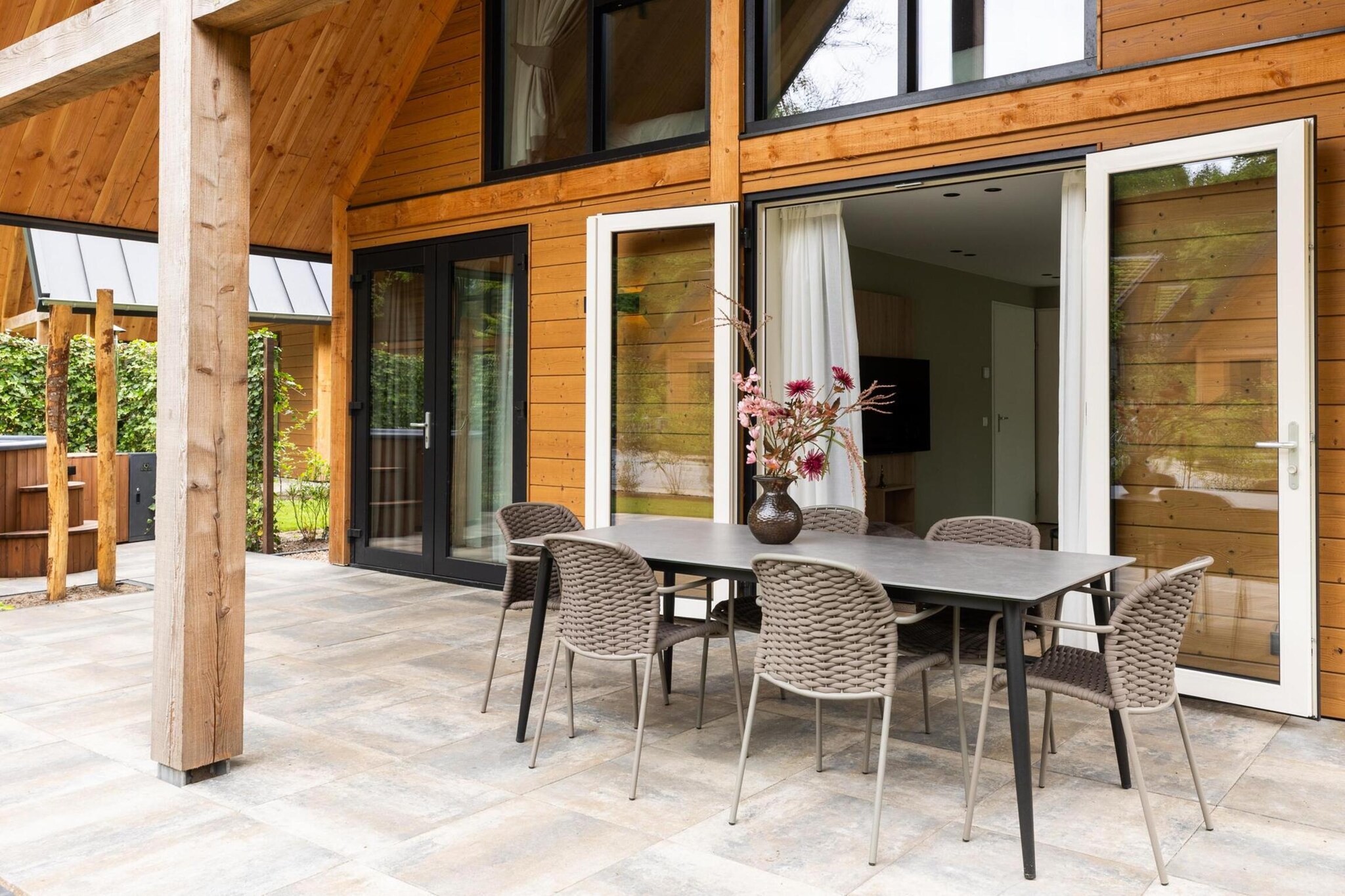 Forest Villa with Hot Tub 6 persons