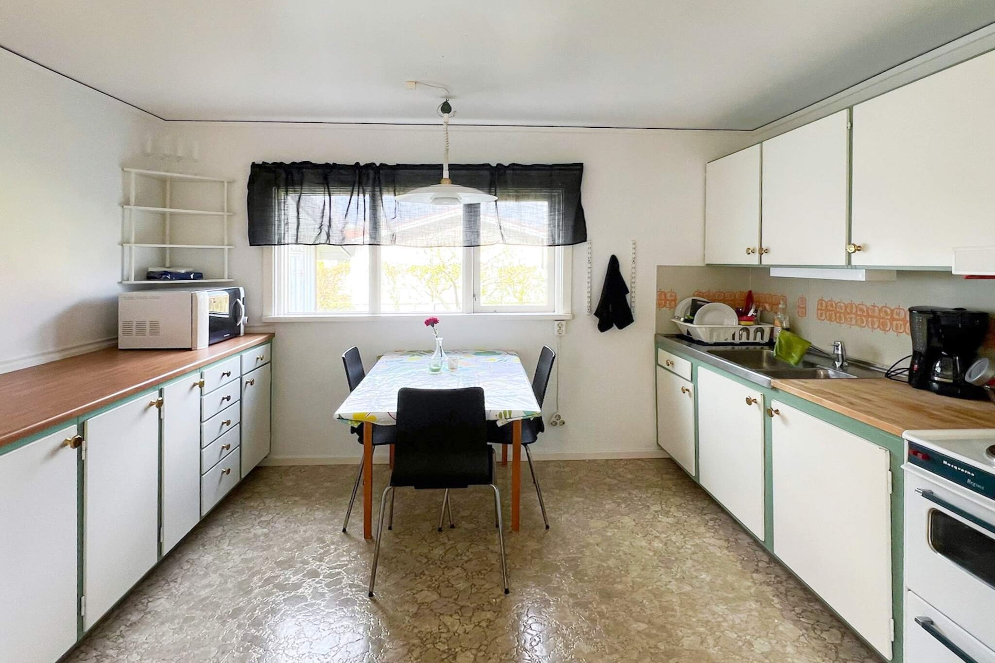 Welcoming cottage near the sea - Binnen