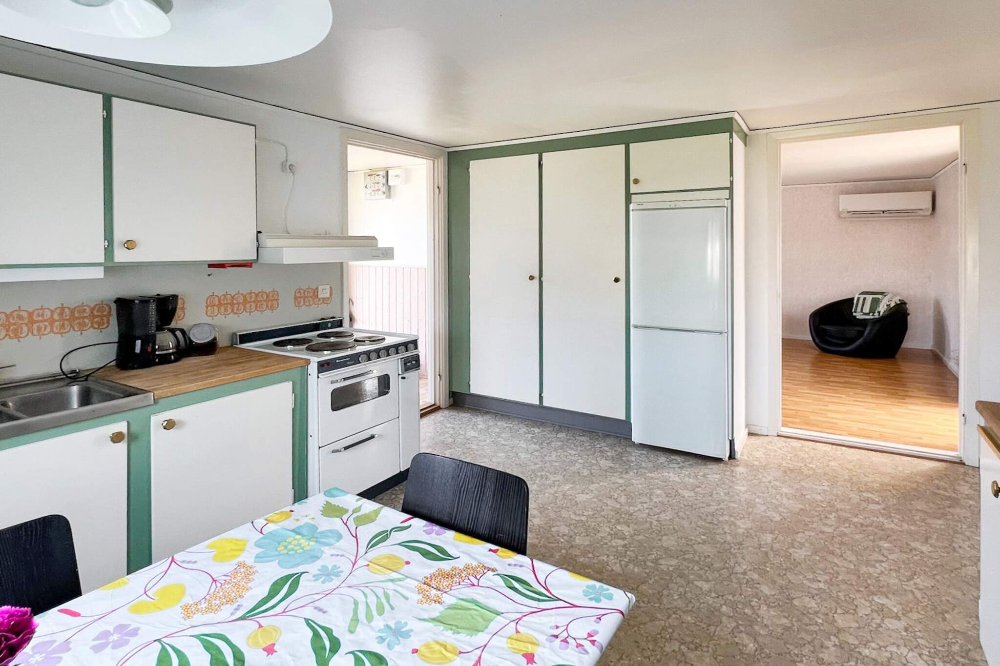 Welcoming cottage near the sea - Binnen