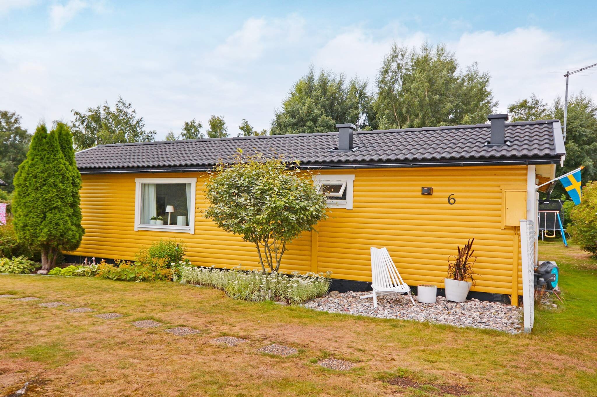 Kitchen(cooker(electric), coffee machine, microwave, fridge-freezer), Living/bed room, bedroom(2x single bed), bedroom(4x bunk bed), bedroom(single bed), bathroom(washbasin, shower, toilet, washing machine), balcony, garden furniture, geothermal energy, air to air heatpump