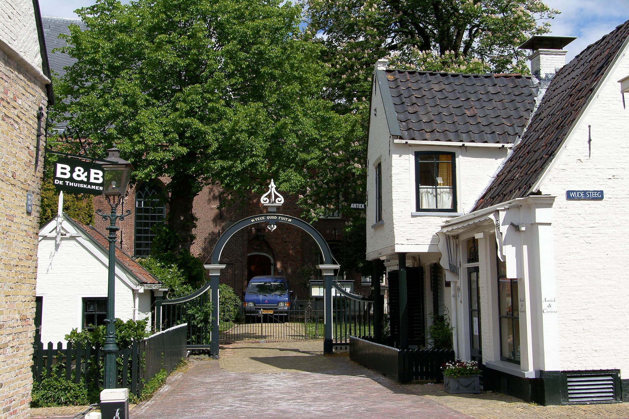 Nestled in the heart of Friesland’s water sports village of Grou, this charming holiday home offers a peaceful retreat surrounded by nature and waterways. The spacious private garden and sunny terrace provide the perfect spot to relax and enjoy the fresh air. The open living area flows seamlessly into a fully equipped kitchen, ideal for cozy gatherings or quiet evenings at home. With easy access to nearby ferry routes and bike trails, the home is a convenient base for exploring the idyllic Frisian landscape.
The property is close to the famous cycling route “De 8 van Grou,†a unique tour using eight bicycle ferries to traverse scenic lakes and villages, showcasing Friesland’s waterways. The quaint centre of Grou, known for its water sports and sloop rentals, is just a short distance away. Nature lovers will appreciate Nationaal Park De Alde Feanen, a stunning reserve of wetlands, forests, and lakes perfect for hiking, birdwatching, and boating. Culture seekers can visit Leeuwarden, Friesland’s capital, home to the Fries Museum and a rich blend of history and art.