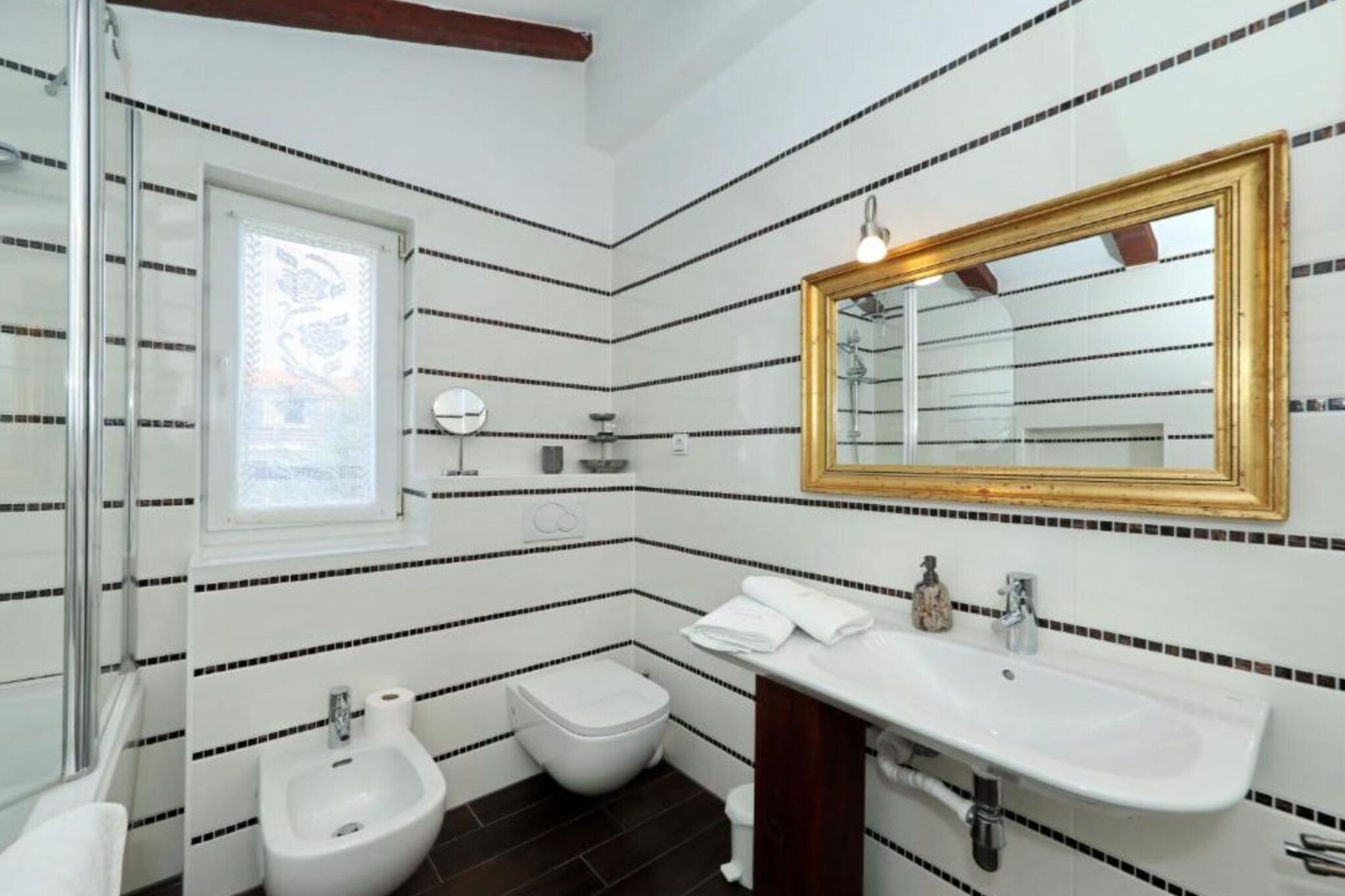 Holiday Home Mirta - Three Bedroom Holiday Home with terrace-Badkamer