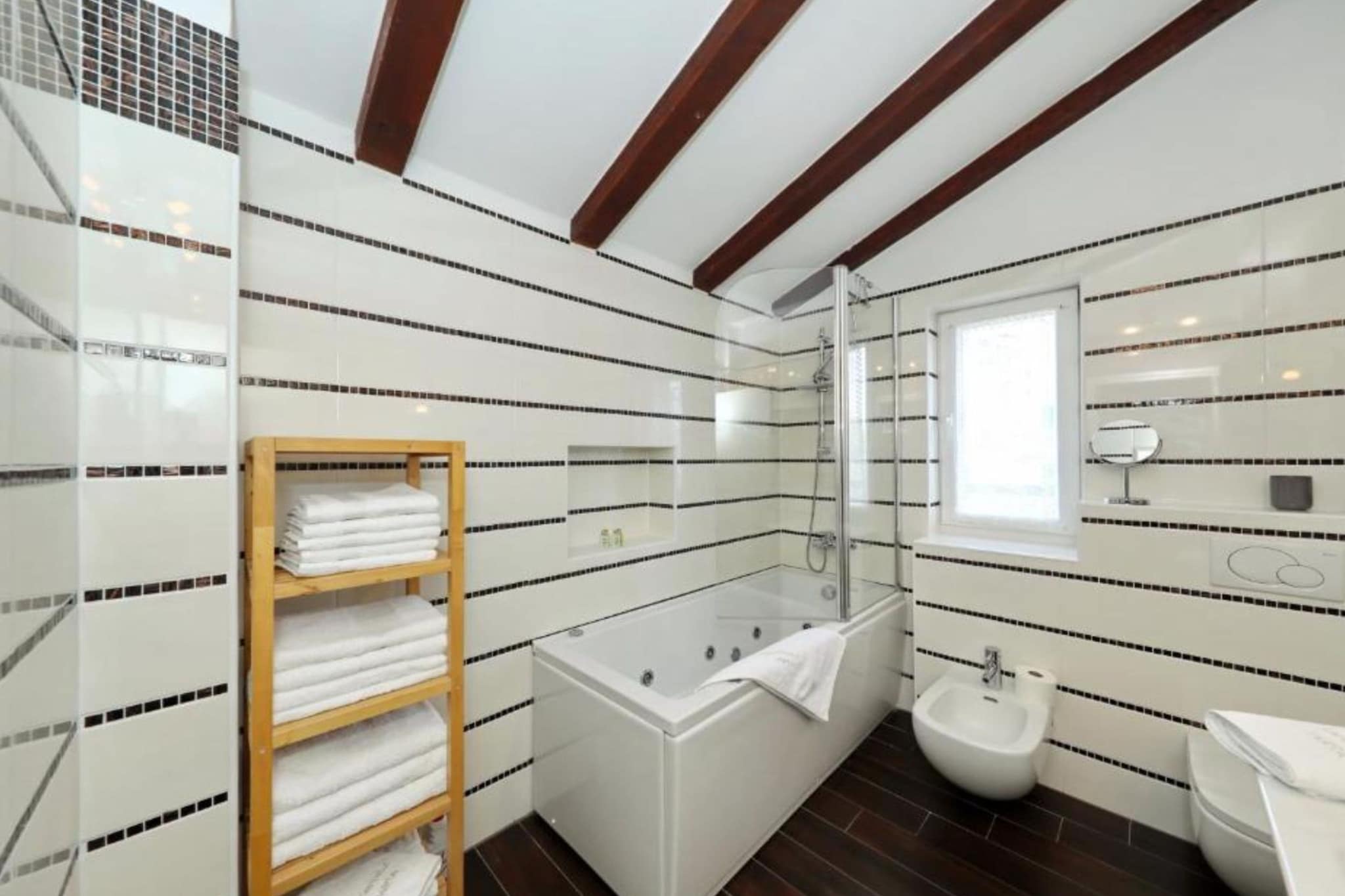 Holiday Home Mirta - Three Bedroom Holiday Home with terrace-Badkamer