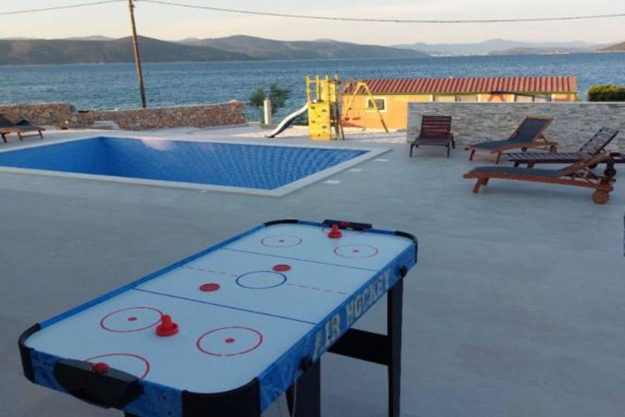 Villa Tamaris - Two Bedroom Holiday Home with Terrace and Swimming pool-Zwembad